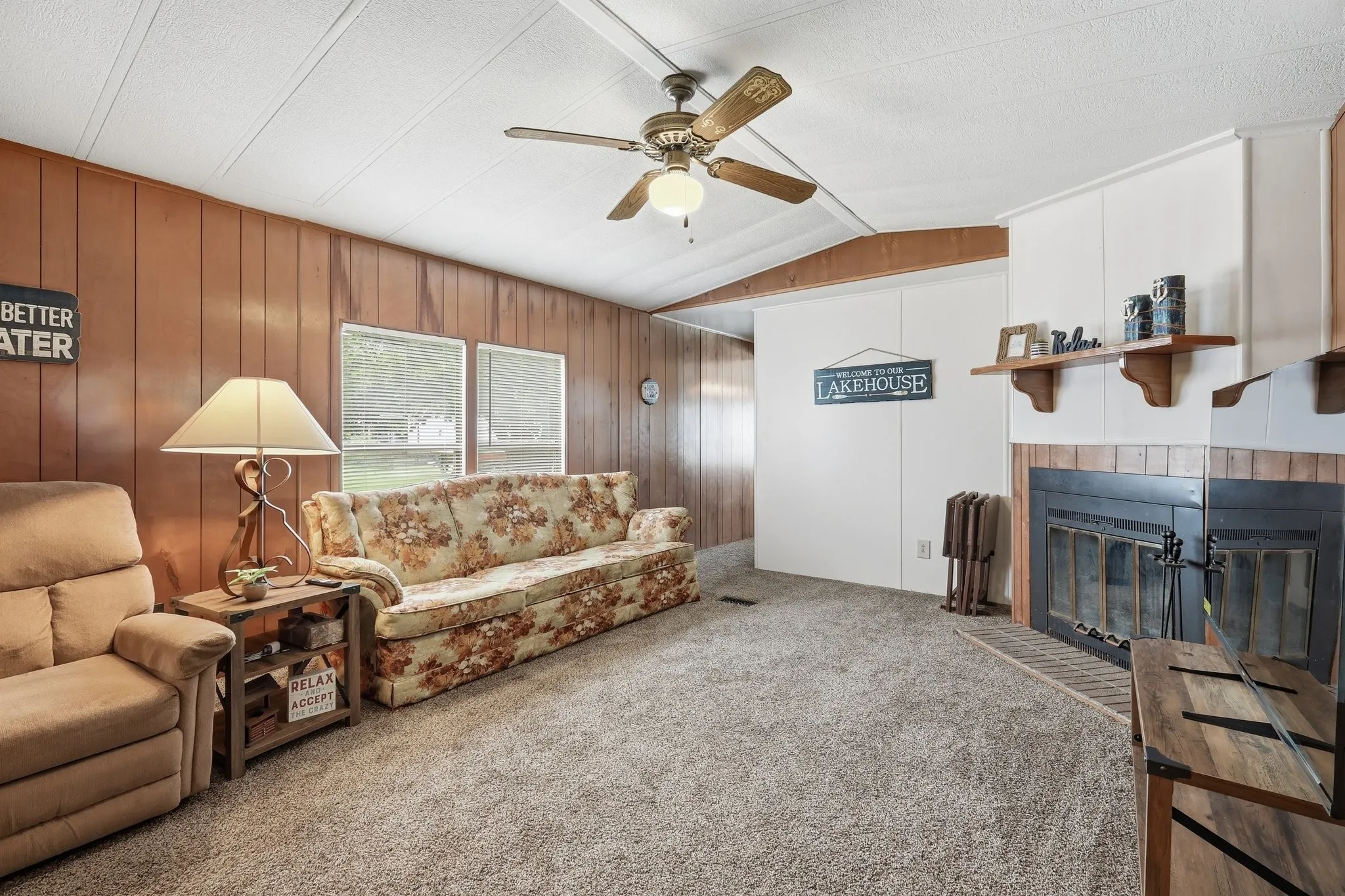 Single Family Residence For Sale in Hood County , 4417 Wildwood Circle, Granbury, Texas 76049, 2 Bedrooms, 2 Bathrooms, Garage spaces, 1,062 Sqft, built in 1982, Price $242,000, mls#21329808, Real Estate Agent in Granbury, Homes For Sale in Hood county, Homes For Sale in Granbury, Realtor in Granbury Texas, Real Estate Brokerage Independent Realty Texas, Luminita Cordes Realtor