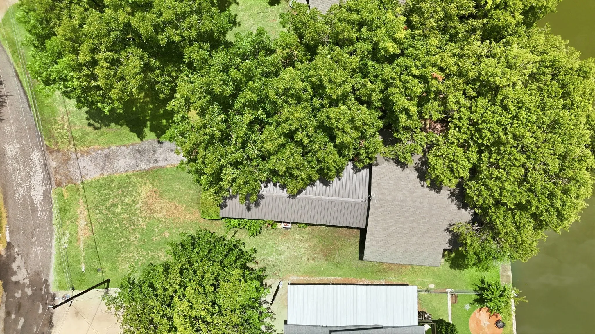 Single Family Residence For Sale in Hood County , 4417 Wildwood Circle, Granbury, Texas 76049, 2 Bedrooms, 2 Bathrooms, Garage spaces, 1,062 Sqft, built in 1982, Price $242,000, mls#21329808, Real Estate Agent in Granbury, Homes For Sale in Hood county, Homes For Sale in Granbury, Realtor in Granbury Texas, Real Estate Brokerage Independent Realty Texas, Luminita Cordes Realtor