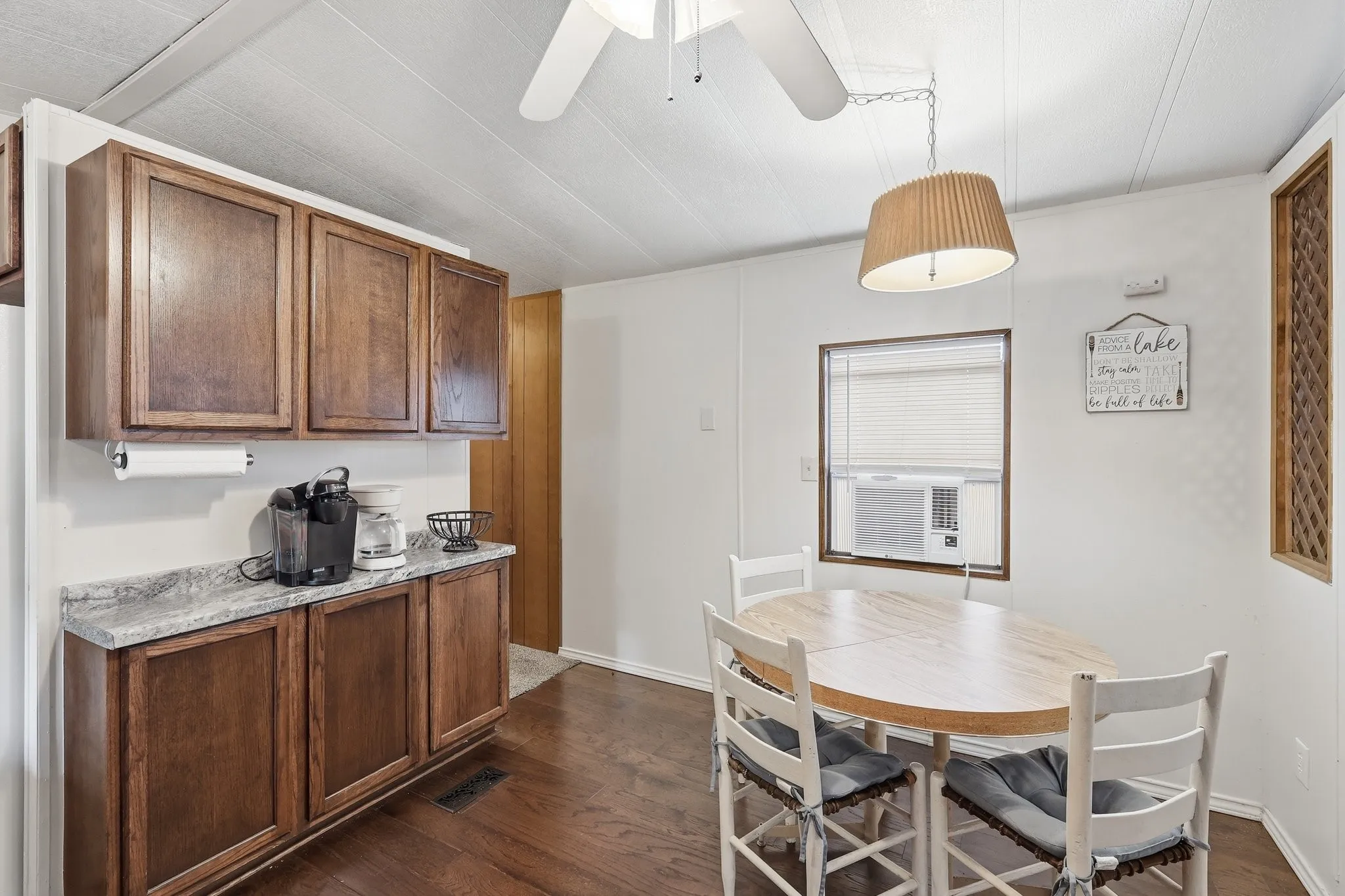 Single Family Residence For Sale in Hood County , 4417 Wildwood Circle, Granbury, Texas 76049, 2 Bedrooms, 2 Bathrooms, Garage spaces, 1,062 Sqft, built in 1982, Price $242,000, mls#21329808, Real Estate Agent in Granbury, Homes For Sale in Hood county, Homes For Sale in Granbury, Realtor in Granbury Texas, Real Estate Brokerage Independent Realty Texas, Luminita Cordes Realtor