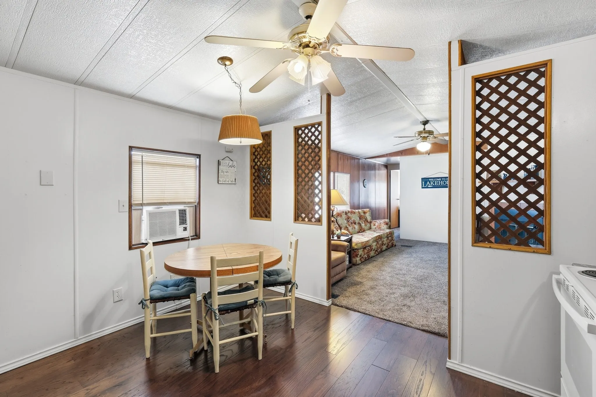 Single Family Residence For Sale in Hood County , 4417 Wildwood Circle, Granbury, Texas 76049, 2 Bedrooms, 2 Bathrooms, Garage spaces, 1,062 Sqft, built in 1982, Price $242,000, mls#21329808, Real Estate Agent in Granbury, Homes For Sale in Hood county, Homes For Sale in Granbury, Realtor in Granbury Texas, Real Estate Brokerage Independent Realty Texas, Luminita Cordes Realtor