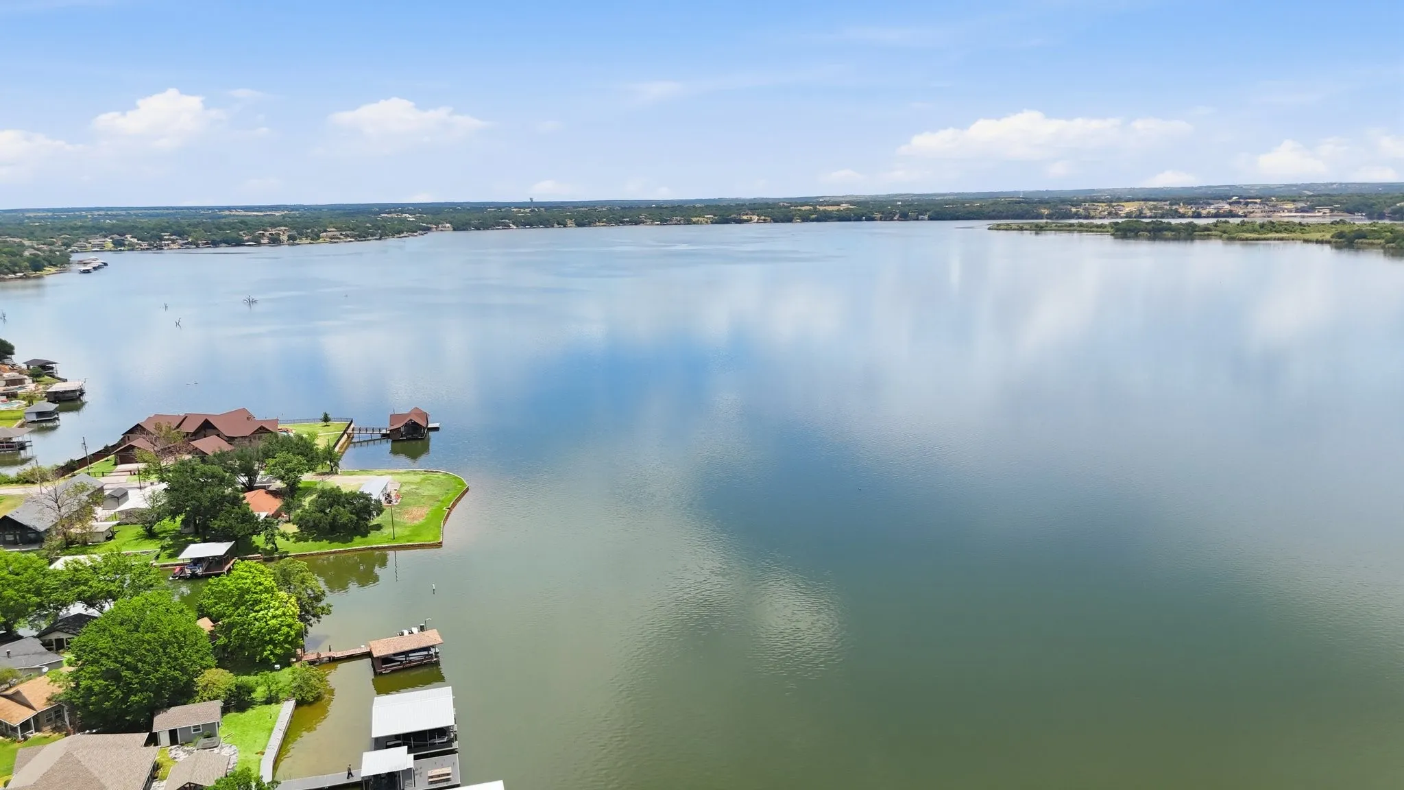 Single Family Residence For Sale in Hood County , 4417 Wildwood Circle, Granbury, Texas 76049, 2 Bedrooms, 2 Bathrooms, Garage spaces, 1,062 Sqft, built in 1982, Price $242,000, mls#21329808, Real Estate Agent in Granbury, Homes For Sale in Hood county, Homes For Sale in Granbury, Realtor in Granbury Texas, Real Estate Brokerage Independent Realty Texas, Luminita Cordes Realtor