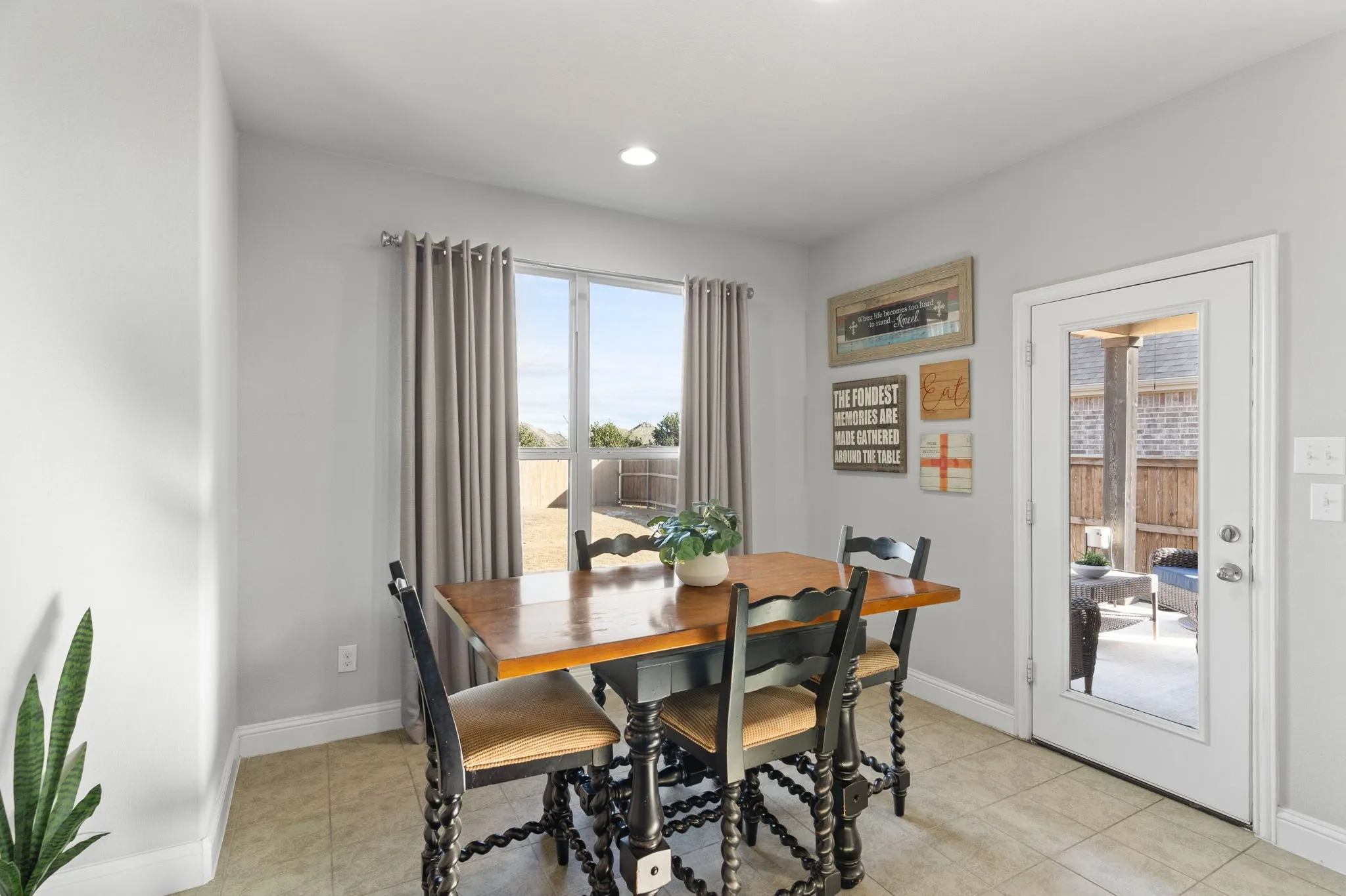 Single Family Residence For Sale in Collin County , 7508 W Fork Lane, Mc Kinney, Texas 75071, 4 Bedroom, 3 Bathroom, 2 Garage spaces, 2,350 Sqft, built in 2016, mls#21333029, Real Estate Agent in Mc Kinney, Homes For Sale in Collin county, Homes For Sale in Mc Kinney, Realtor in Mc Kinney Texas, Real Estate Brokerage Independent Realty Texas, Luminita Cordes Realtor