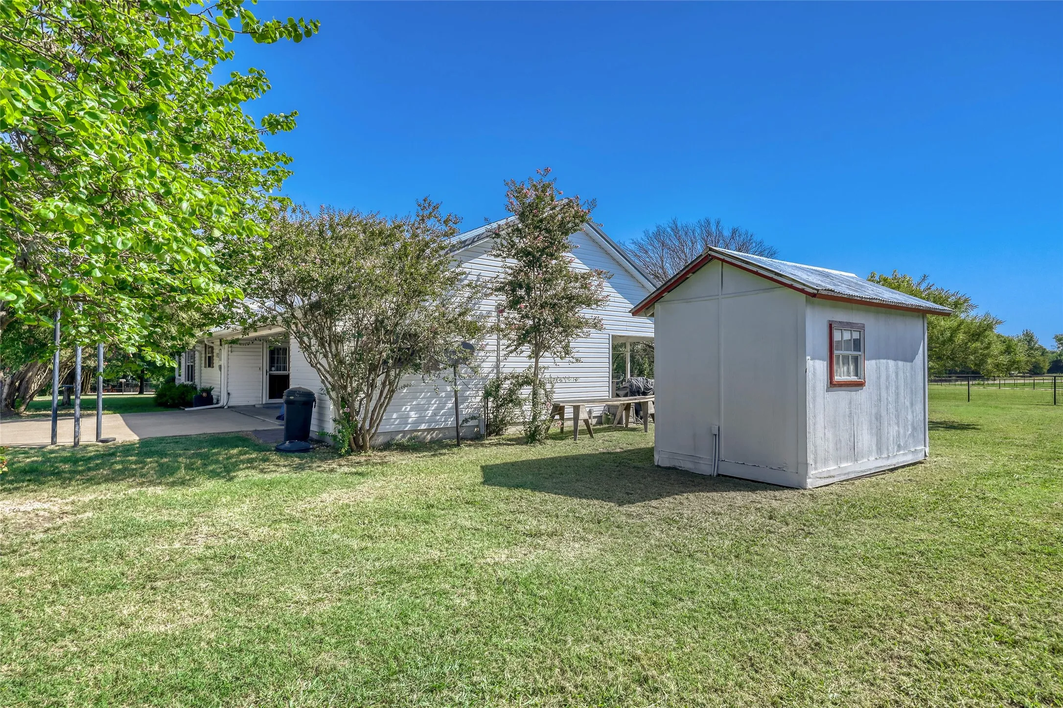 Single Family Residence For Sale in Ellis County , 626 Epps Road, Palmer, Texas 75152, 7 Bedroom, 5 Bathroom, Garage spaces, 3,668 Sqft, built in 1995, mls#21325132, Real Estate Agent in Palmer, Homes For Sale in Ellis county, Homes For Sale in Palmer, Realtor in Palmer Texas, Real Estate Brokerage Independent Realty Texas, Luminita Cordes Realtor