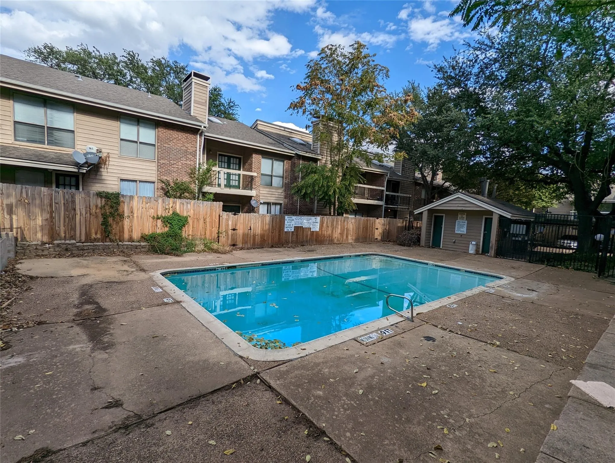 Condominium For Rent in Dallas County , 5750 Phoenix Drive 16, Dallas, Texas 75231, 1 Bedroom, 1 Bathroom, Garage spaces, 605 Sqft, built in 1981, Price $795, mls#21333072, Real Estate Agent in Dallas, Homes For Rent in Dallas county, Homes For Rent in Dallas, Realtor in Dallas Texas, Real Estate Brokerage Independent Realty Texas, Luminita Cordes Realtor