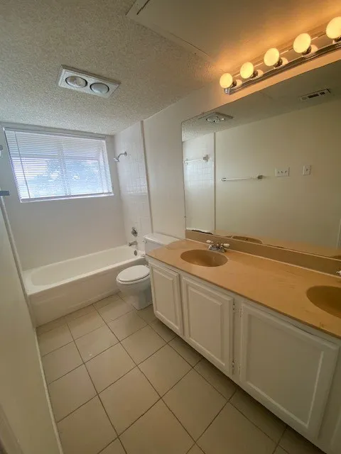 Condominium For Rent in Dallas County , 5750 Phoenix Drive 16, Dallas, Texas 75231, 1 Bedroom, 1 Bathroom, Garage spaces, 605 Sqft, built in 1981, Price $795, mls#21333072, Real Estate Agent in Dallas, Homes For Rent in Dallas county, Homes For Rent in Dallas, Realtor in Dallas Texas, Real Estate Brokerage Independent Realty Texas, Luminita Cordes Realtor