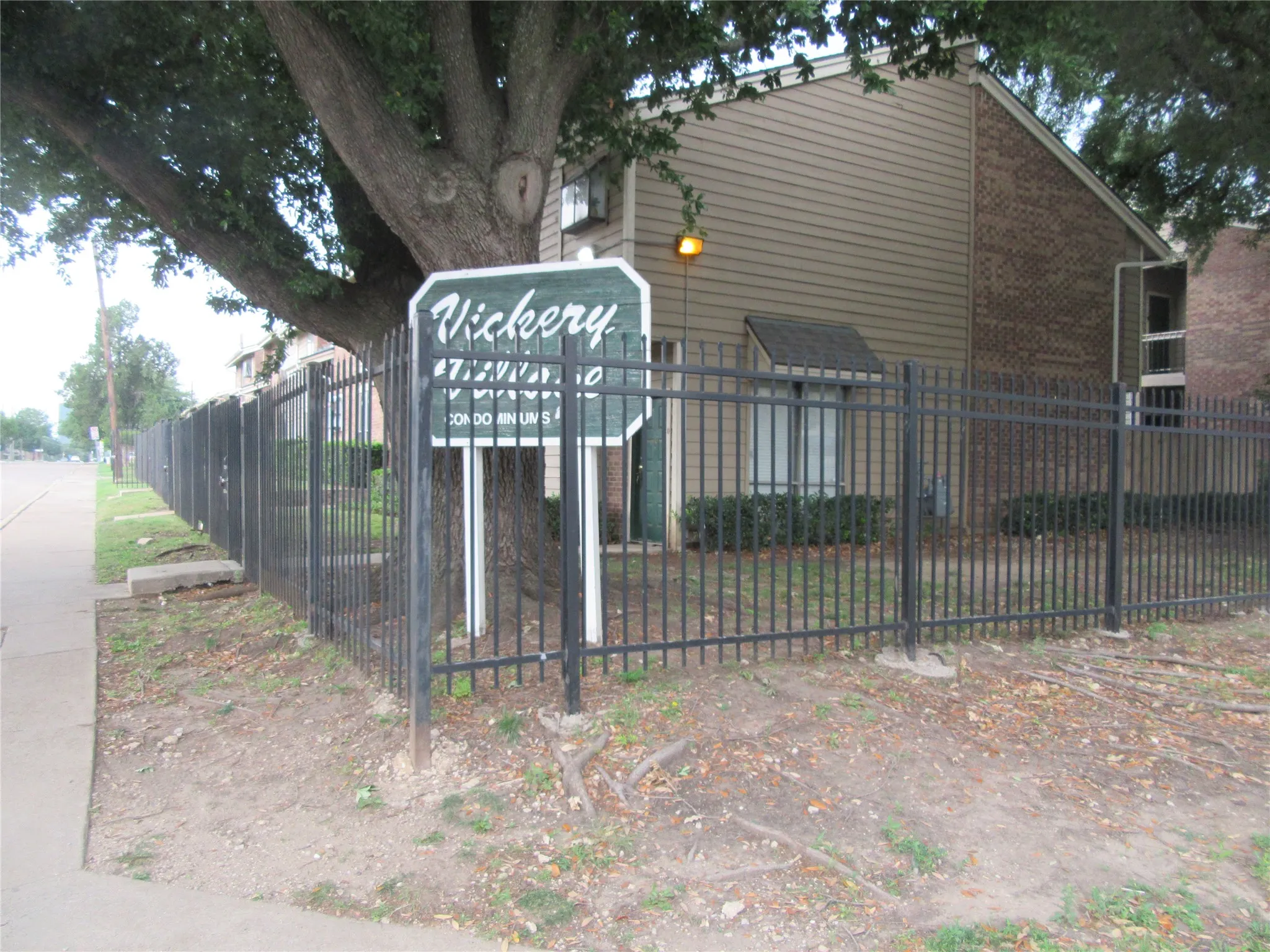 Condominium For Rent in Dallas County , 5750 Phoenix Drive 16, Dallas, Texas 75231, 1 Bedroom, 1 Bathroom, Garage spaces, 605 Sqft, built in 1981, Price $795, mls#21333072, Real Estate Agent in Dallas, Homes For Rent in Dallas county, Homes For Rent in Dallas, Realtor in Dallas Texas, Real Estate Brokerage Independent Realty Texas, Luminita Cordes Realtor