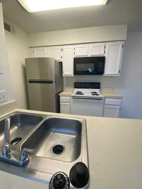 Condominium For Rent in Dallas County , 5750 Phoenix Drive 16, Dallas, Texas 75231, 1 Bedroom, 1 Bathroom, Garage spaces, 605 Sqft, built in 1981, Price $795, mls#21333072, Real Estate Agent in Dallas, Homes For Rent in Dallas county, Homes For Rent in Dallas, Realtor in Dallas Texas, Real Estate Brokerage Independent Realty Texas, Luminita Cordes Realtor