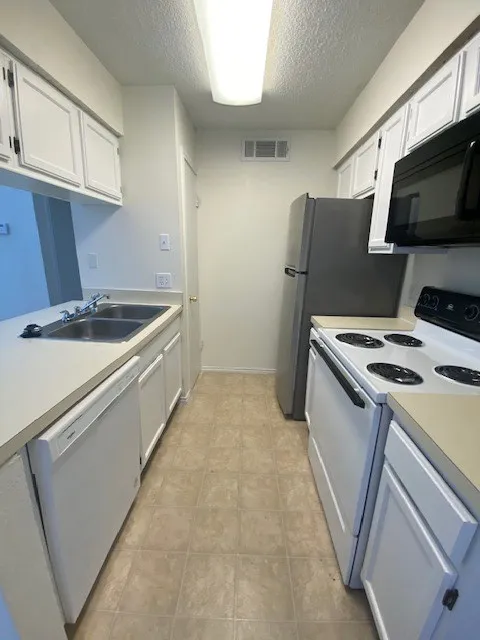 Condominium For Rent in Dallas County , 5750 Phoenix Drive 16, Dallas, Texas 75231, 1 Bedroom, 1 Bathroom, Garage spaces, 605 Sqft, built in 1981, Price $795, mls#21333072, Real Estate Agent in Dallas, Homes For Rent in Dallas county, Homes For Rent in Dallas, Realtor in Dallas Texas, Real Estate Brokerage Independent Realty Texas, Luminita Cordes Realtor