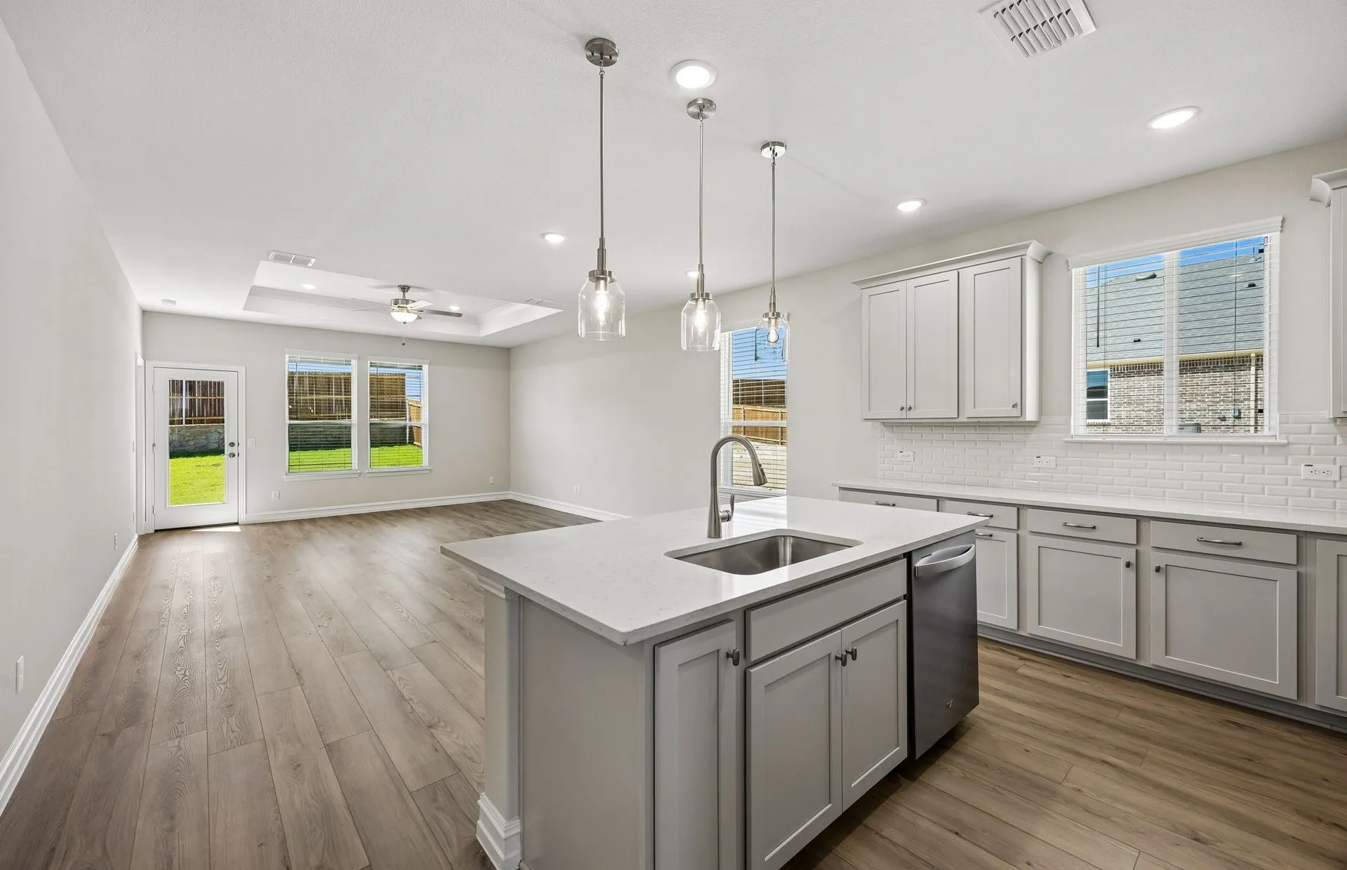 Eat-in bartop kitchen island