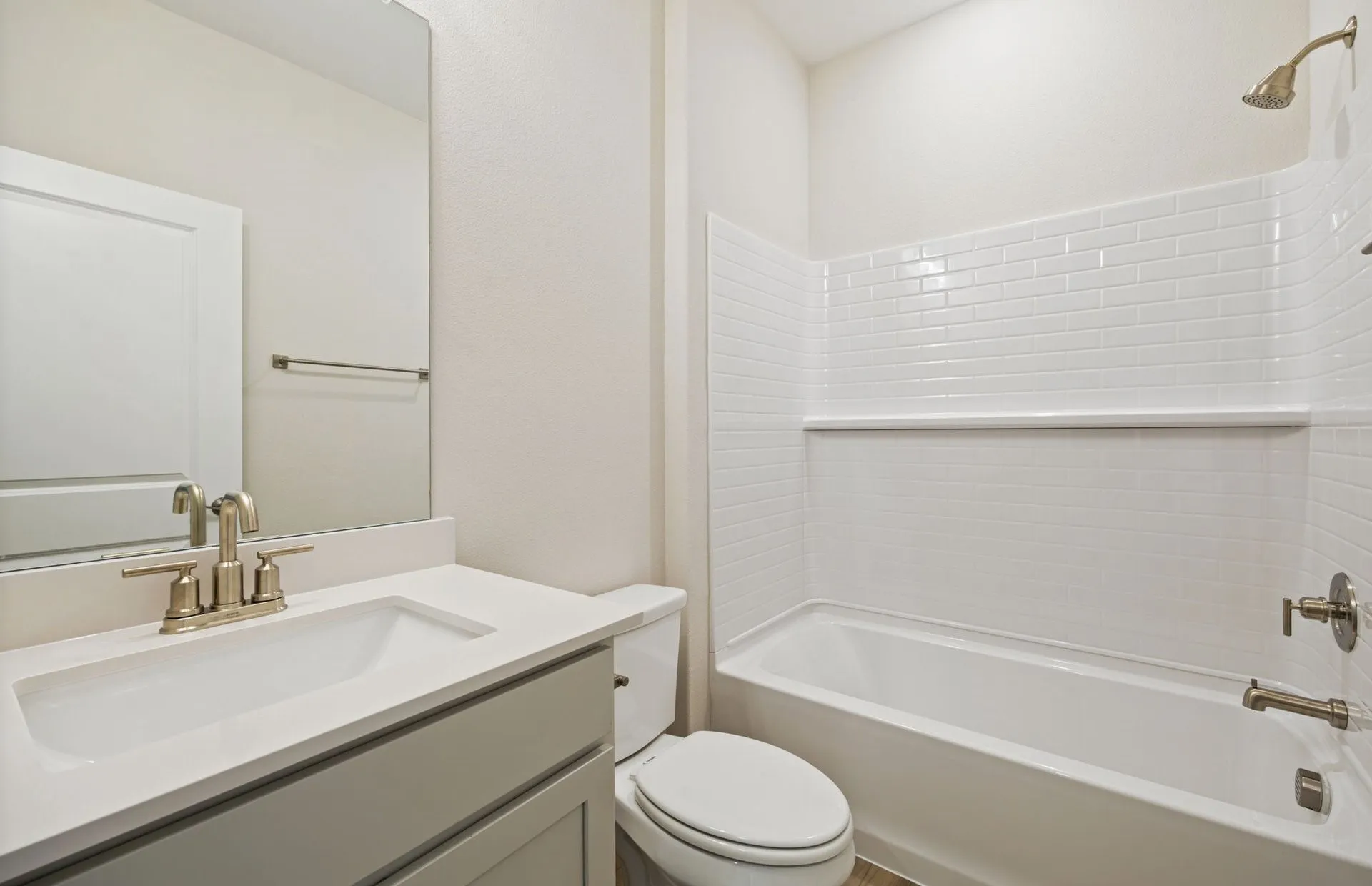 Spacious secondary bath