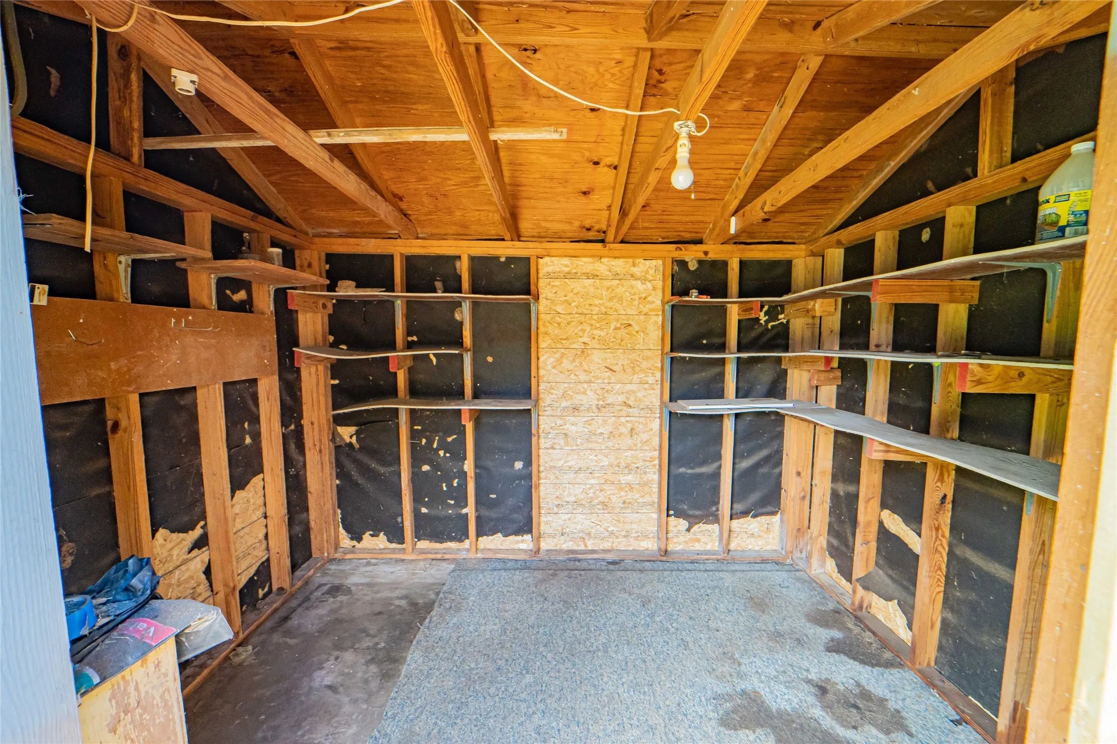 Great utility space-workshop or storage on site!