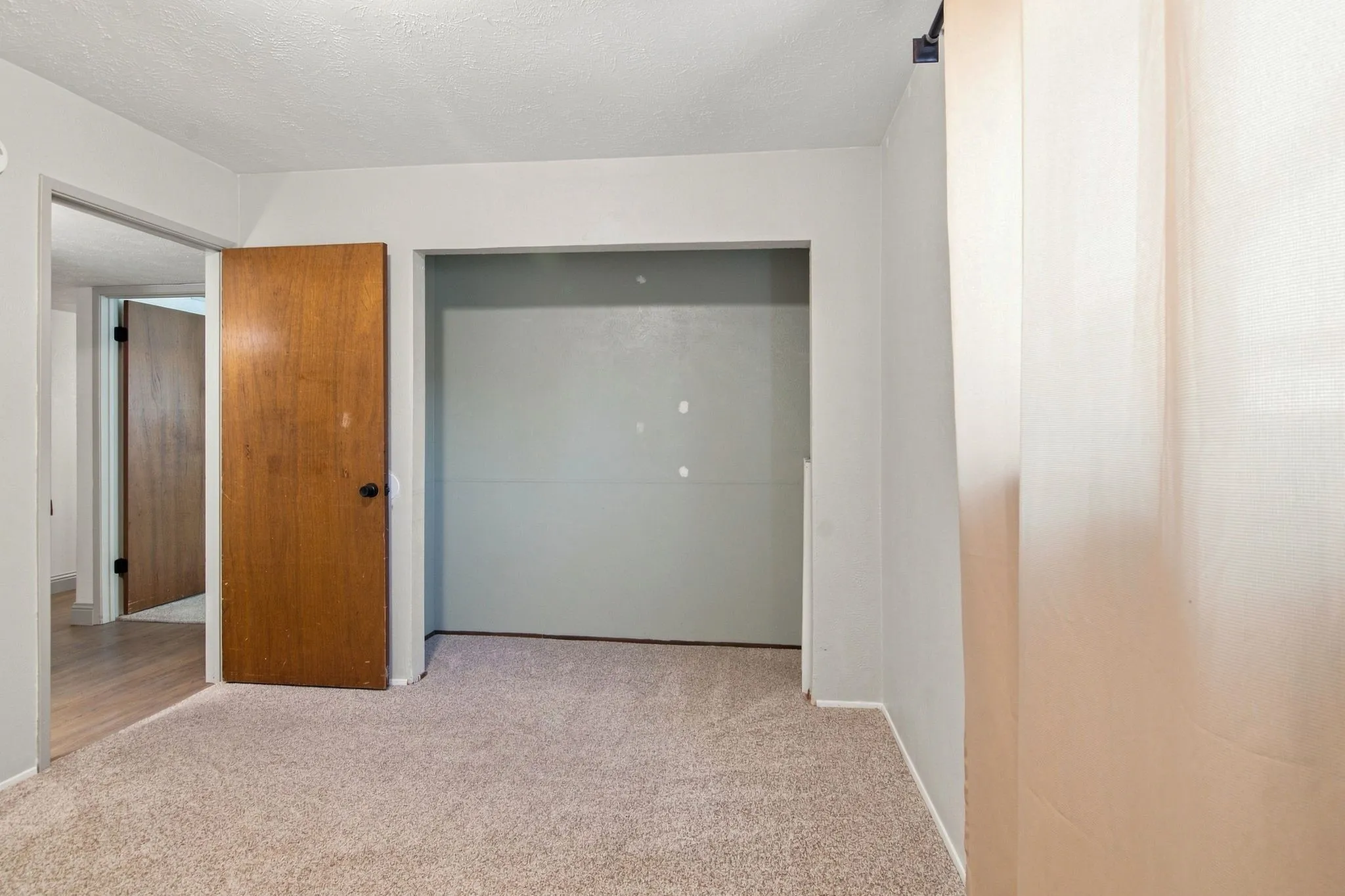 Single Family Residence For Sale in Tarrant County , 4025 Engleman Street, Fort Worth, Texas 76137, 3 Bedroom, 2 Bathroom, 2 Garage spaces, 1,674 Sqft, built in 1979, mls#21333070, Real Estate Agent in Fort Worth, Homes For Sale in Tarrant county, Homes For Sale in Fort Worth, Realtor in Fort Worth Texas, Real Estate Brokerage Independent Realty Texas, Luminita Cordes Realtor
