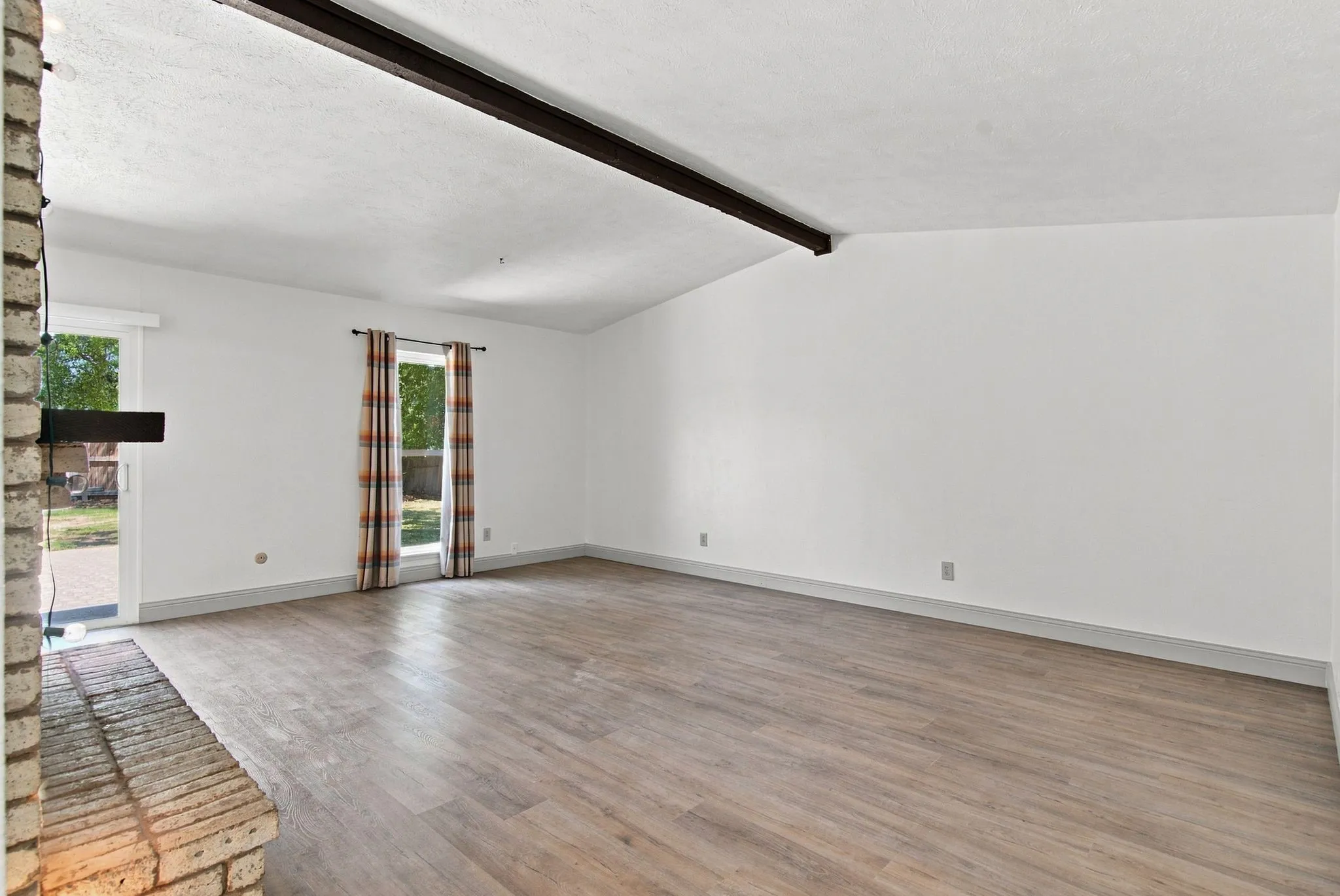 Single Family Residence For Sale in Tarrant County , 4025 Engleman Street, Fort Worth, Texas 76137, 3 Bedroom, 2 Bathroom, 2 Garage spaces, 1,674 Sqft, built in 1979, mls#21333070, Real Estate Agent in Fort Worth, Homes For Sale in Tarrant county, Homes For Sale in Fort Worth, Realtor in Fort Worth Texas, Real Estate Brokerage Independent Realty Texas, Luminita Cordes Realtor