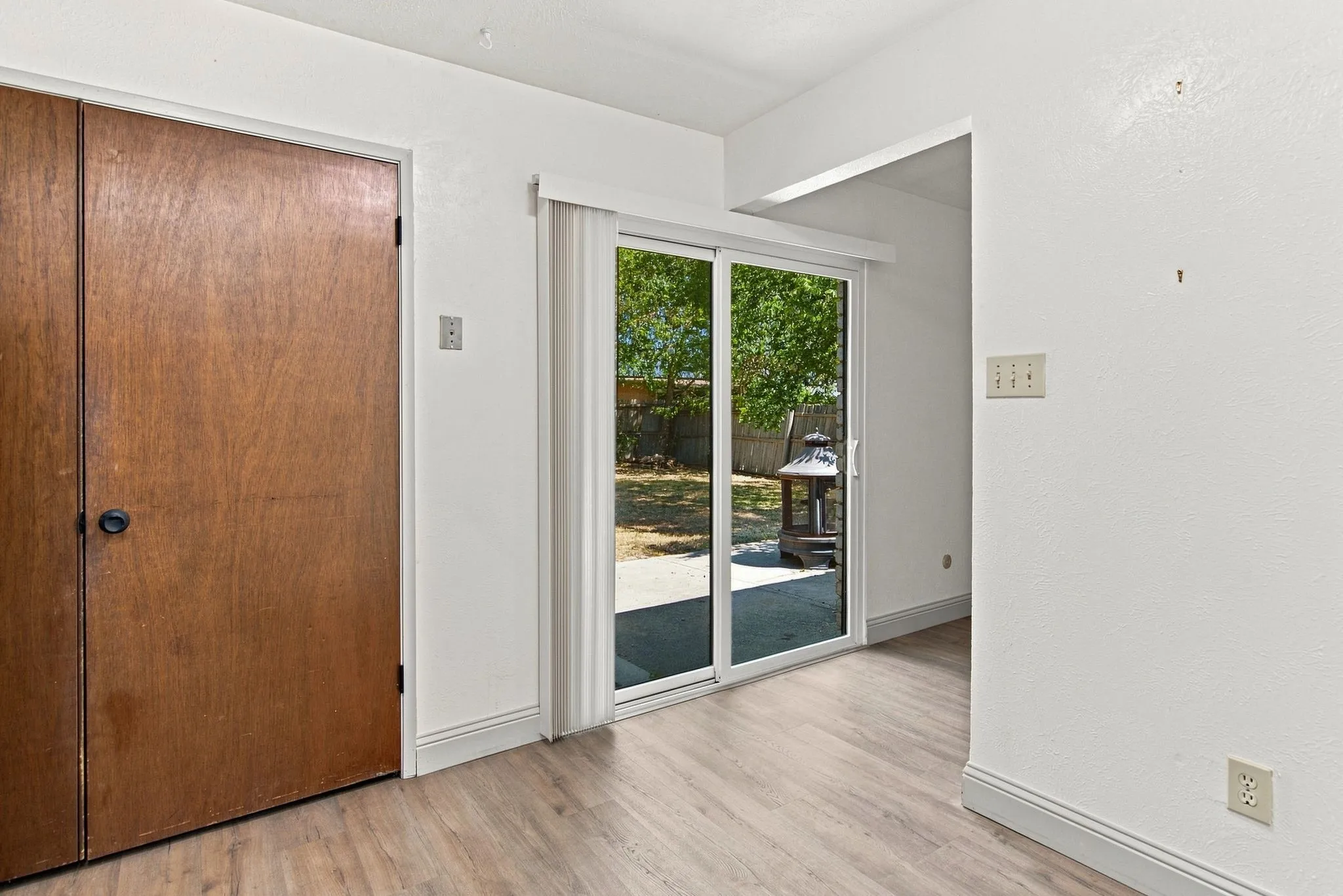 Single Family Residence For Sale in Tarrant County , 4025 Engleman Street, Fort Worth, Texas 76137, 3 Bedroom, 2 Bathroom, 2 Garage spaces, 1,674 Sqft, built in 1979, mls#21333070, Real Estate Agent in Fort Worth, Homes For Sale in Tarrant county, Homes For Sale in Fort Worth, Realtor in Fort Worth Texas, Real Estate Brokerage Independent Realty Texas, Luminita Cordes Realtor