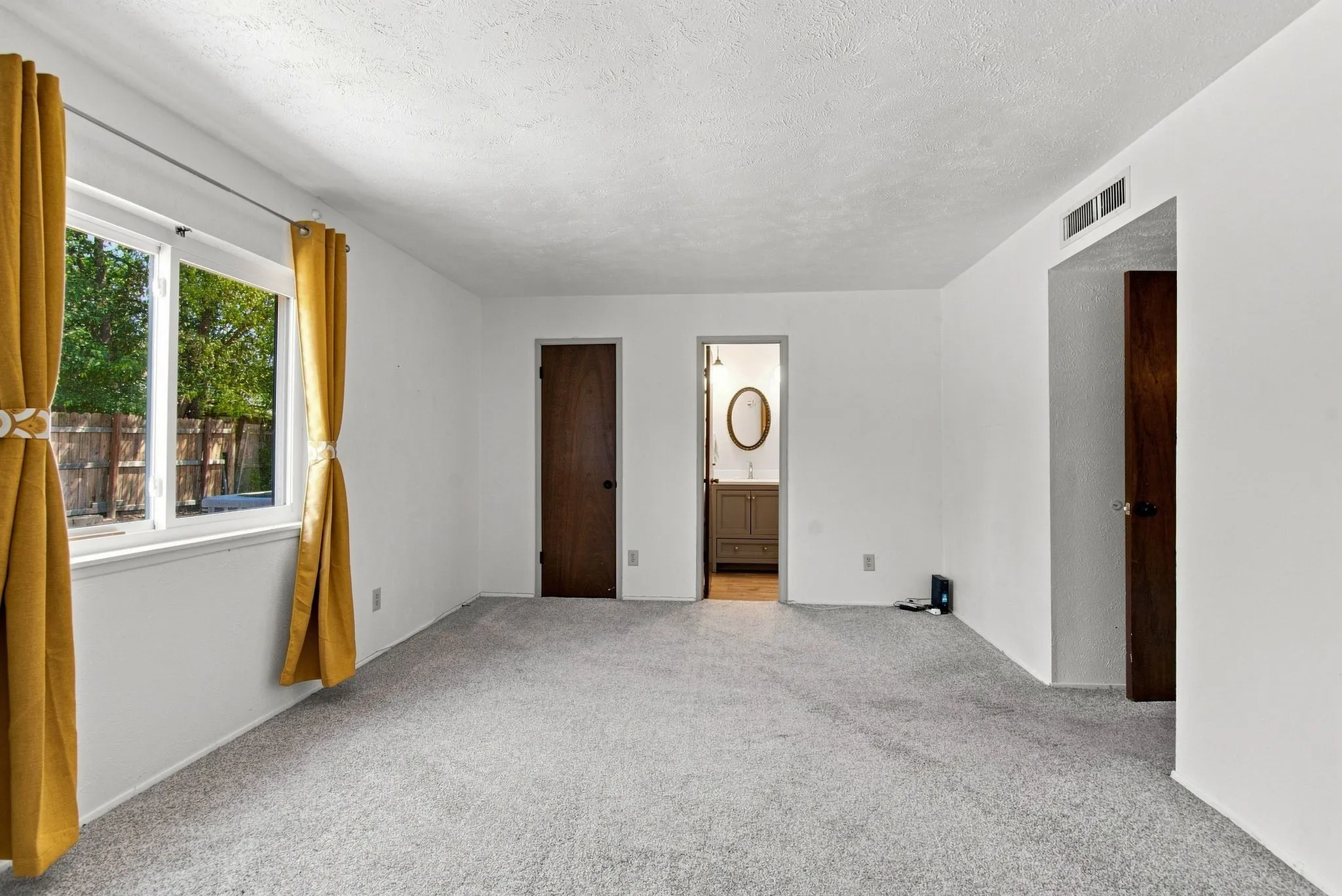 Single Family Residence For Sale in Tarrant County , 4025 Engleman Street, Fort Worth, Texas 76137, 3 Bedroom, 2 Bathroom, 2 Garage spaces, 1,674 Sqft, built in 1979, mls#21333070, Real Estate Agent in Fort Worth, Homes For Sale in Tarrant county, Homes For Sale in Fort Worth, Realtor in Fort Worth Texas, Real Estate Brokerage Independent Realty Texas, Luminita Cordes Realtor