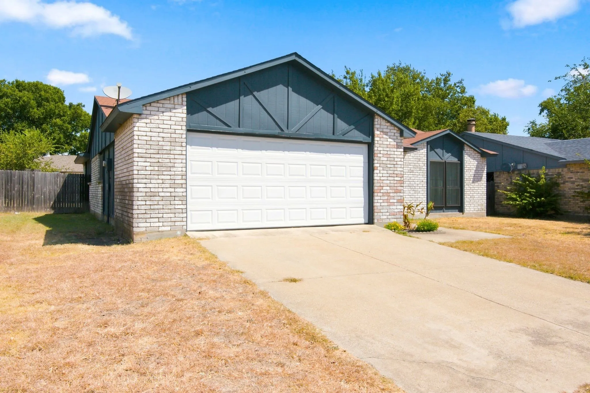 Single Family Residence For Sale in Tarrant County , 4025 Engleman Street, Fort Worth, Texas 76137, 3 Bedroom, 2 Bathroom, 2 Garage spaces, 1,674 Sqft, built in 1979, mls#21333070, Real Estate Agent in Fort Worth, Homes For Sale in Tarrant county, Homes For Sale in Fort Worth, Realtor in Fort Worth Texas, Real Estate Brokerage Independent Realty Texas, Luminita Cordes Realtor