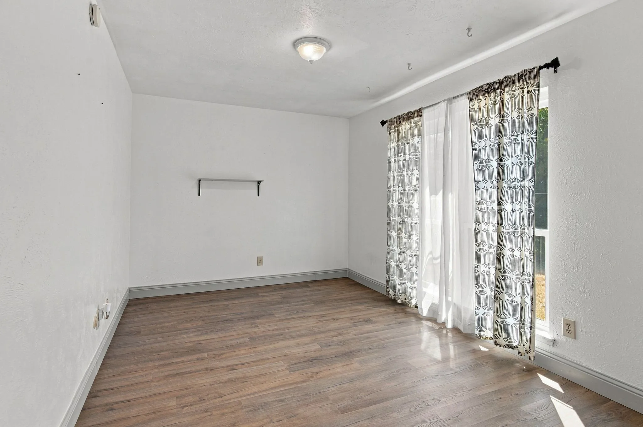 Single Family Residence For Sale in Tarrant County , 4025 Engleman Street, Fort Worth, Texas 76137, 3 Bedroom, 2 Bathroom, 2 Garage spaces, 1,674 Sqft, built in 1979, mls#21333070, Real Estate Agent in Fort Worth, Homes For Sale in Tarrant county, Homes For Sale in Fort Worth, Realtor in Fort Worth Texas, Real Estate Brokerage Independent Realty Texas, Luminita Cordes Realtor