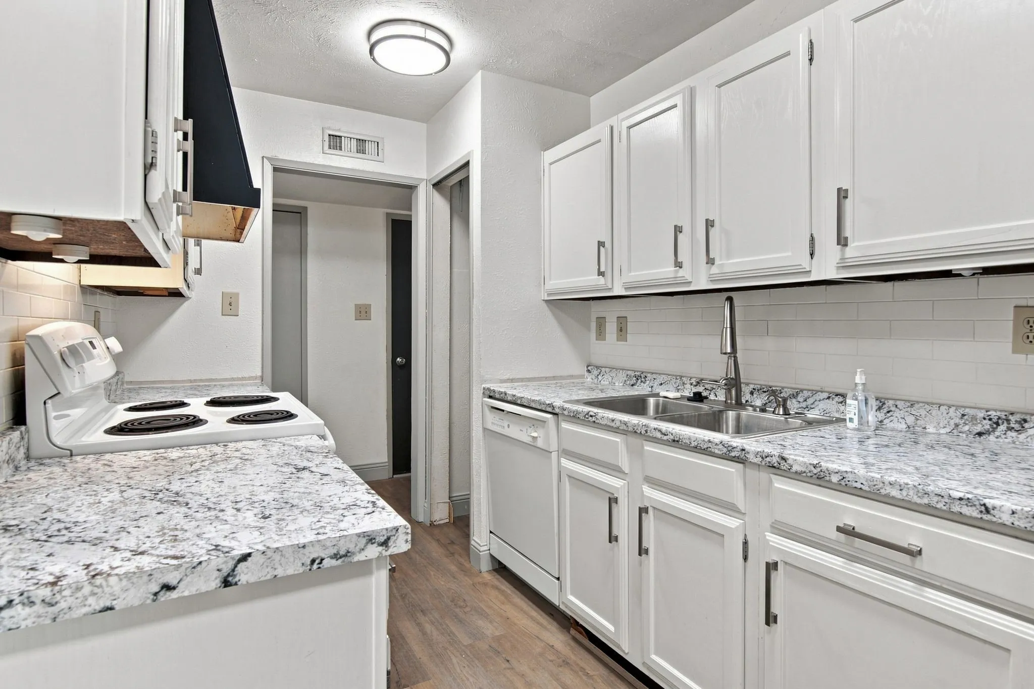 Single Family Residence For Sale in Tarrant County , 4025 Engleman Street, Fort Worth, Texas 76137, 3 Bedroom, 2 Bathroom, 2 Garage spaces, 1,674 Sqft, built in 1979, mls#21333070, Real Estate Agent in Fort Worth, Homes For Sale in Tarrant county, Homes For Sale in Fort Worth, Realtor in Fort Worth Texas, Real Estate Brokerage Independent Realty Texas, Luminita Cordes Realtor