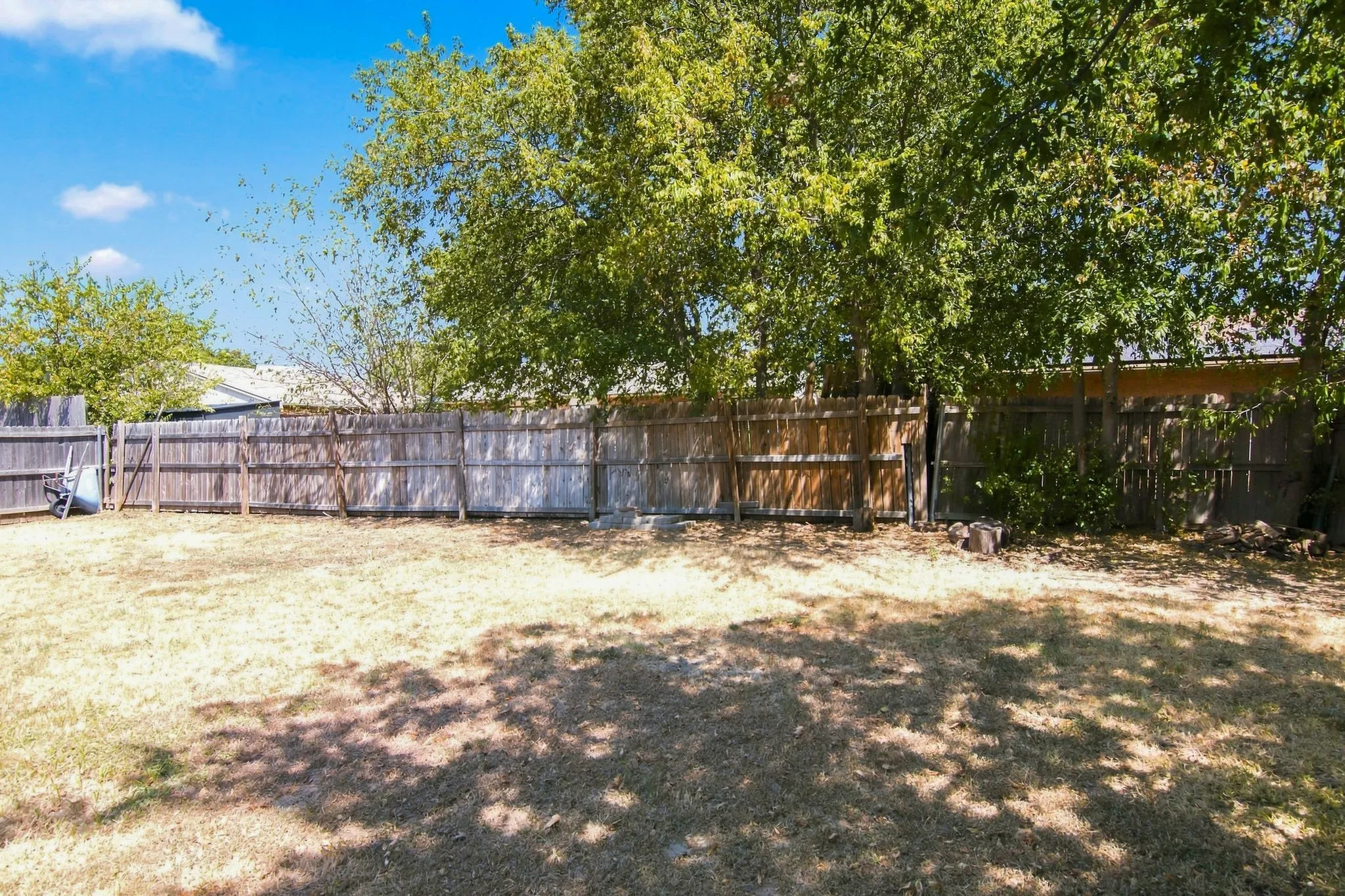 Single Family Residence For Sale in Tarrant County , 4025 Engleman Street, Fort Worth, Texas 76137, 3 Bedroom, 2 Bathroom, 2 Garage spaces, 1,674 Sqft, built in 1979, mls#21333070, Real Estate Agent in Fort Worth, Homes For Sale in Tarrant county, Homes For Sale in Fort Worth, Realtor in Fort Worth Texas, Real Estate Brokerage Independent Realty Texas, Luminita Cordes Realtor