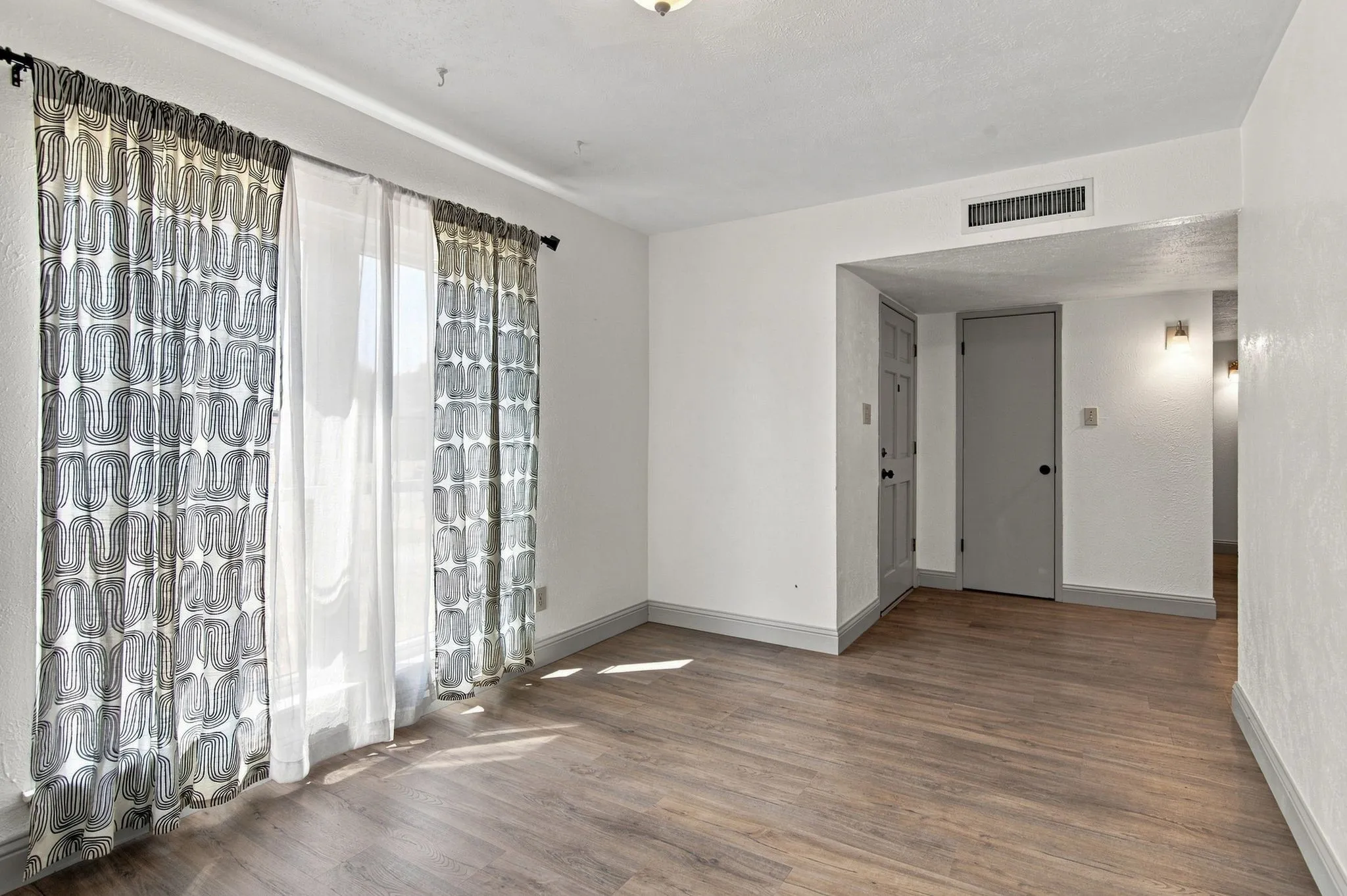Single Family Residence For Sale in Tarrant County , 4025 Engleman Street, Fort Worth, Texas 76137, 3 Bedroom, 2 Bathroom, 2 Garage spaces, 1,674 Sqft, built in 1979, mls#21333070, Real Estate Agent in Fort Worth, Homes For Sale in Tarrant county, Homes For Sale in Fort Worth, Realtor in Fort Worth Texas, Real Estate Brokerage Independent Realty Texas, Luminita Cordes Realtor