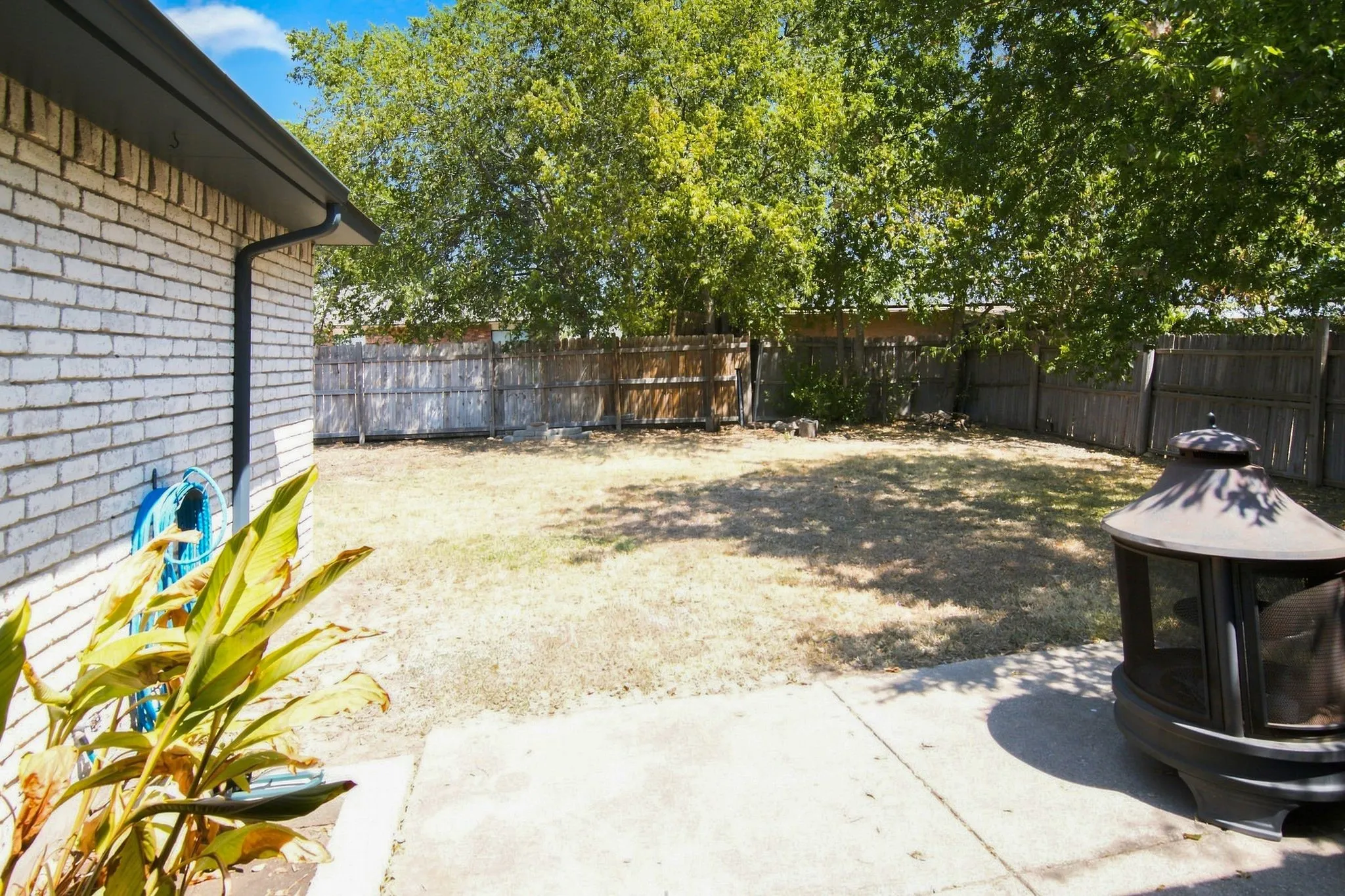 Single Family Residence For Sale in Tarrant County , 4025 Engleman Street, Fort Worth, Texas 76137, 3 Bedroom, 2 Bathroom, 2 Garage spaces, 1,674 Sqft, built in 1979, mls#21333070, Real Estate Agent in Fort Worth, Homes For Sale in Tarrant county, Homes For Sale in Fort Worth, Realtor in Fort Worth Texas, Real Estate Brokerage Independent Realty Texas, Luminita Cordes Realtor