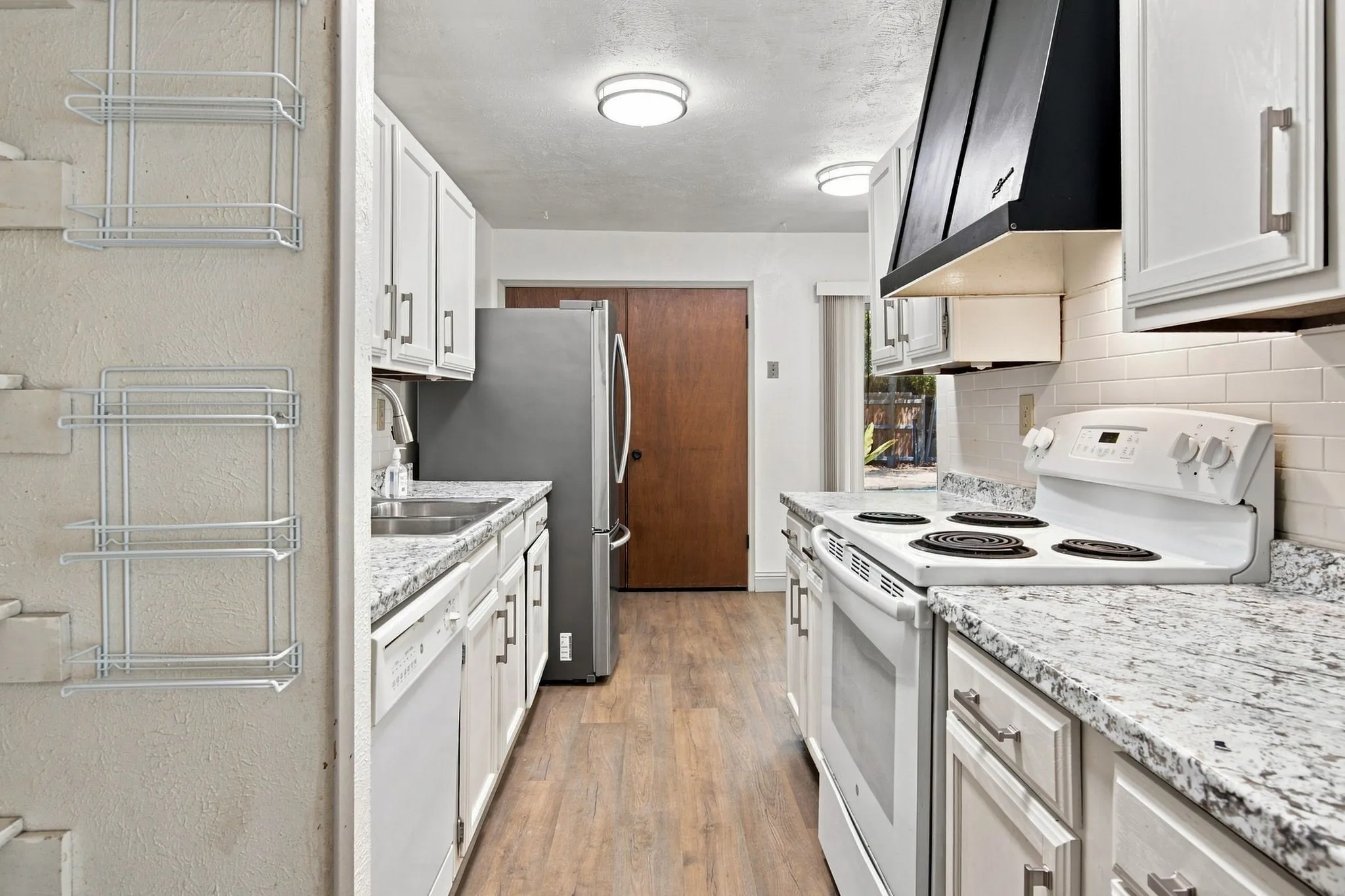 Single Family Residence For Sale in Tarrant County , 4025 Engleman Street, Fort Worth, Texas 76137, 3 Bedroom, 2 Bathroom, 2 Garage spaces, 1,674 Sqft, built in 1979, mls#21333070, Real Estate Agent in Fort Worth, Homes For Sale in Tarrant county, Homes For Sale in Fort Worth, Realtor in Fort Worth Texas, Real Estate Brokerage Independent Realty Texas, Luminita Cordes Realtor