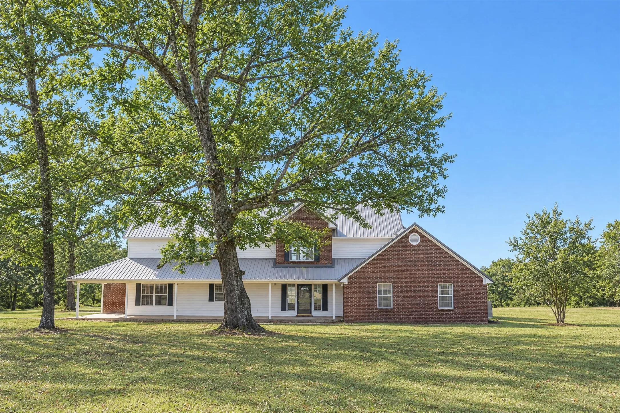 Single Family Residence For Sale in Bowie County , 2735 Daniels Chapel Road, New Boston, Texas 75570, 6 Bedroom, 4 Bathroom, 2 Garage spaces, 4,276 Sqft, built in 1996, mls#21333077, Real Estate Agent in New Boston, Homes For Sale in Bowie county, Homes For Sale in New Boston, Realtor in New Boston Texas, Real Estate Brokerage Independent Realty Texas, Luminita Cordes Realtor