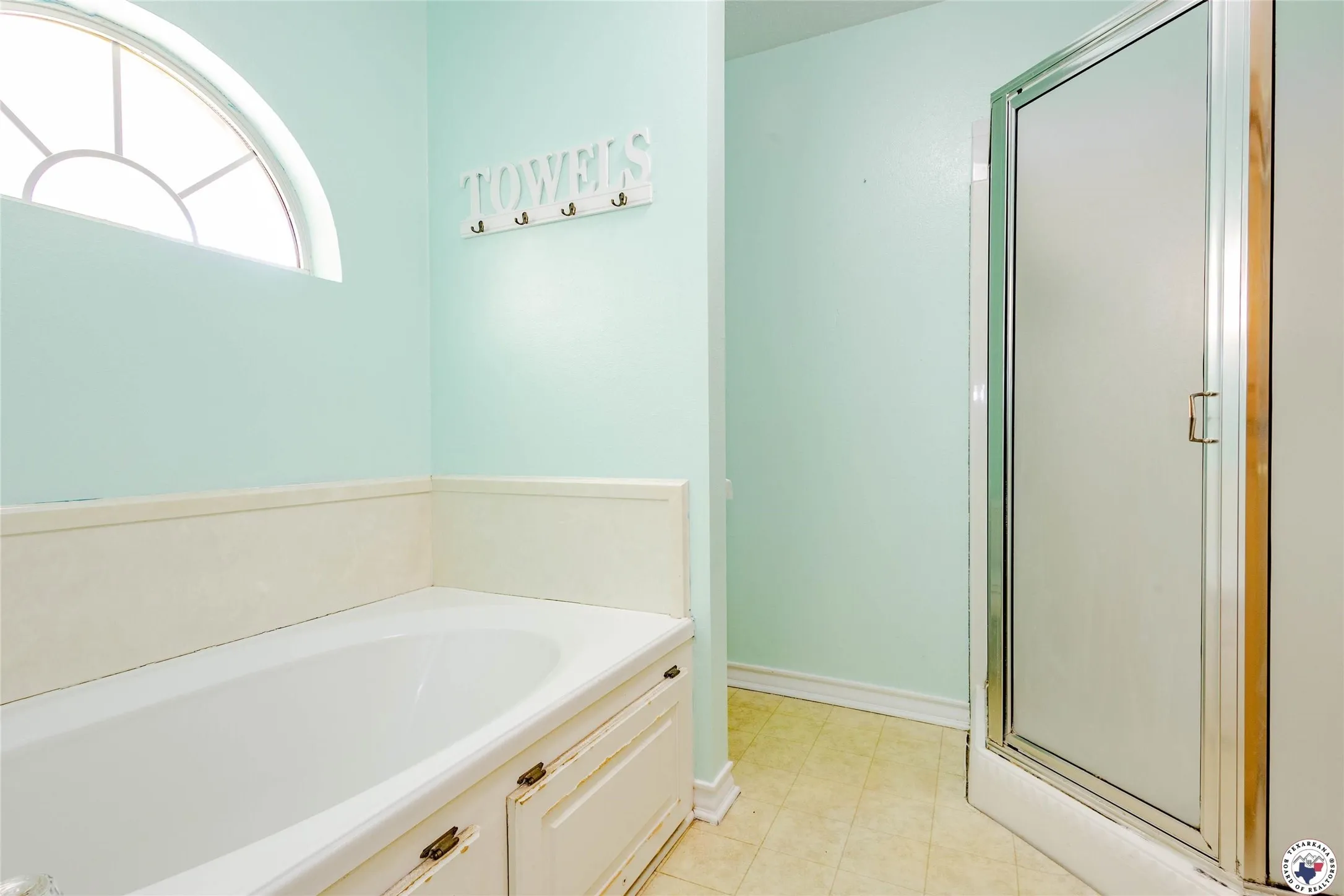 Single Family Residence For Sale in Bowie County , 2735 Daniels Chapel Road, New Boston, Texas 75570, 6 Bedroom, 4 Bathroom, 2 Garage spaces, 4,276 Sqft, built in 1996, mls#21333077, Real Estate Agent in New Boston, Homes For Sale in Bowie county, Homes For Sale in New Boston, Realtor in New Boston Texas, Real Estate Brokerage Independent Realty Texas, Luminita Cordes Realtor