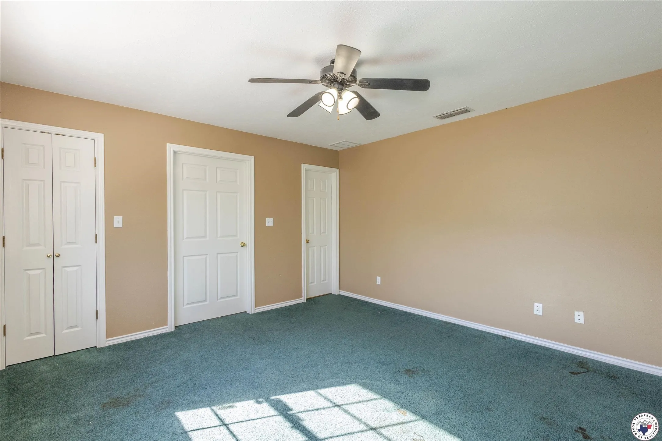 Single Family Residence For Sale in Bowie County , 2735 Daniels Chapel Road, New Boston, Texas 75570, 6 Bedroom, 4 Bathroom, 2 Garage spaces, 4,276 Sqft, built in 1996, mls#21333077, Real Estate Agent in New Boston, Homes For Sale in Bowie county, Homes For Sale in New Boston, Realtor in New Boston Texas, Real Estate Brokerage Independent Realty Texas, Luminita Cordes Realtor