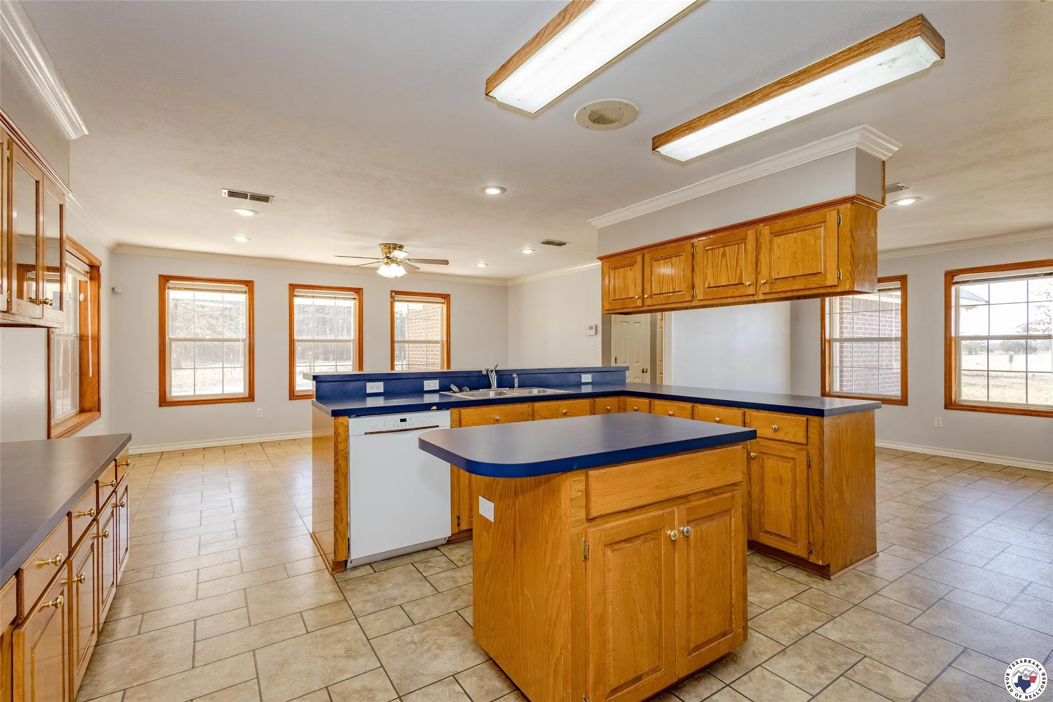 Single Family Residence For Sale in Bowie County , 2735 Daniels Chapel Road, New Boston, Texas 75570, 6 Bedroom, 4 Bathroom, 2 Garage spaces, 4,276 Sqft, built in 1996, mls#21333077, Real Estate Agent in New Boston, Homes For Sale in Bowie county, Homes For Sale in New Boston, Realtor in New Boston Texas, Real Estate Brokerage Independent Realty Texas, Luminita Cordes Realtor