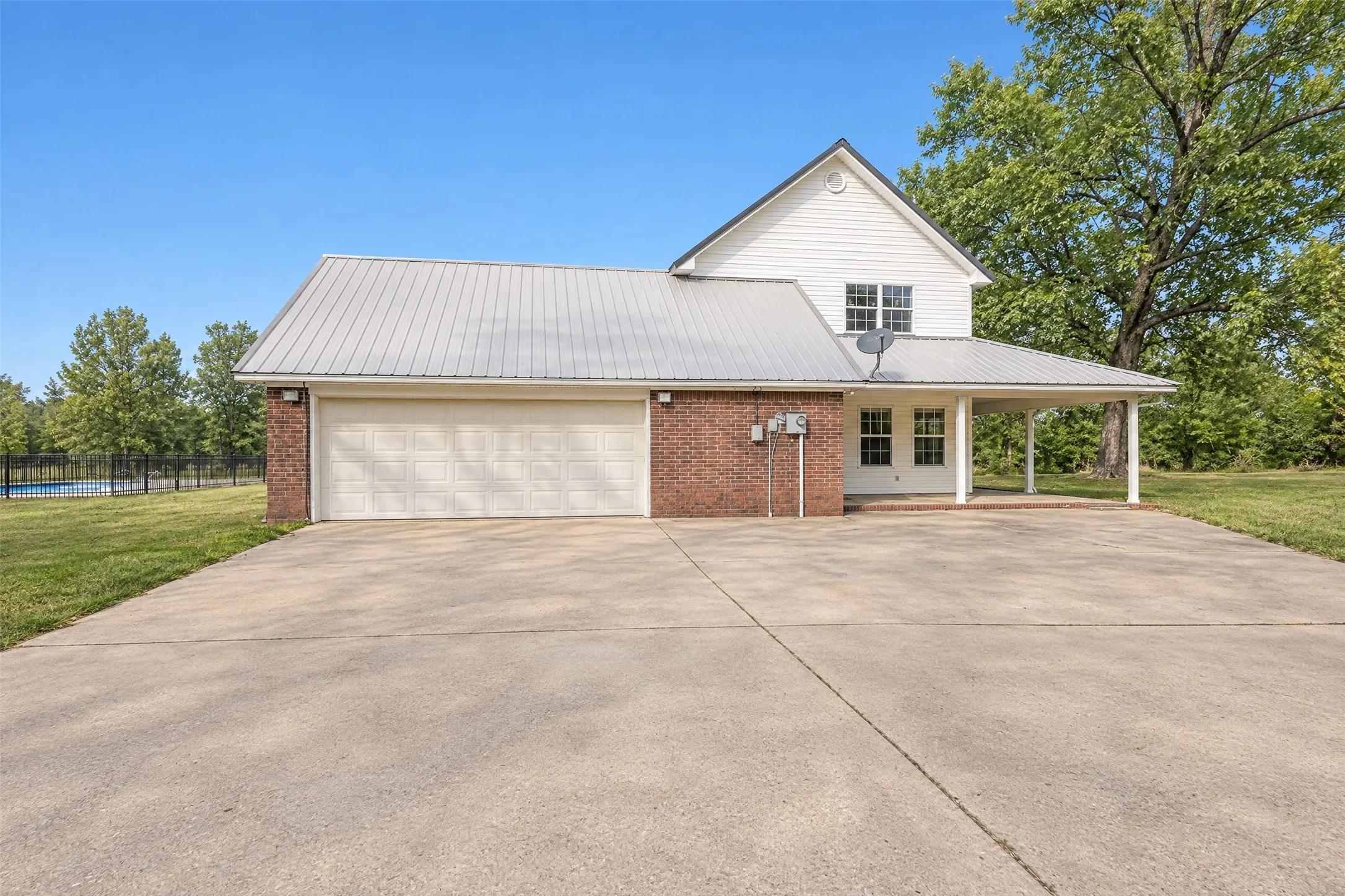 Single Family Residence For Sale in Bowie County , 2735 Daniels Chapel Road, New Boston, Texas 75570, 6 Bedroom, 4 Bathroom, 2 Garage spaces, 4,276 Sqft, built in 1996, mls#21333077, Real Estate Agent in New Boston, Homes For Sale in Bowie county, Homes For Sale in New Boston, Realtor in New Boston Texas, Real Estate Brokerage Independent Realty Texas, Luminita Cordes Realtor