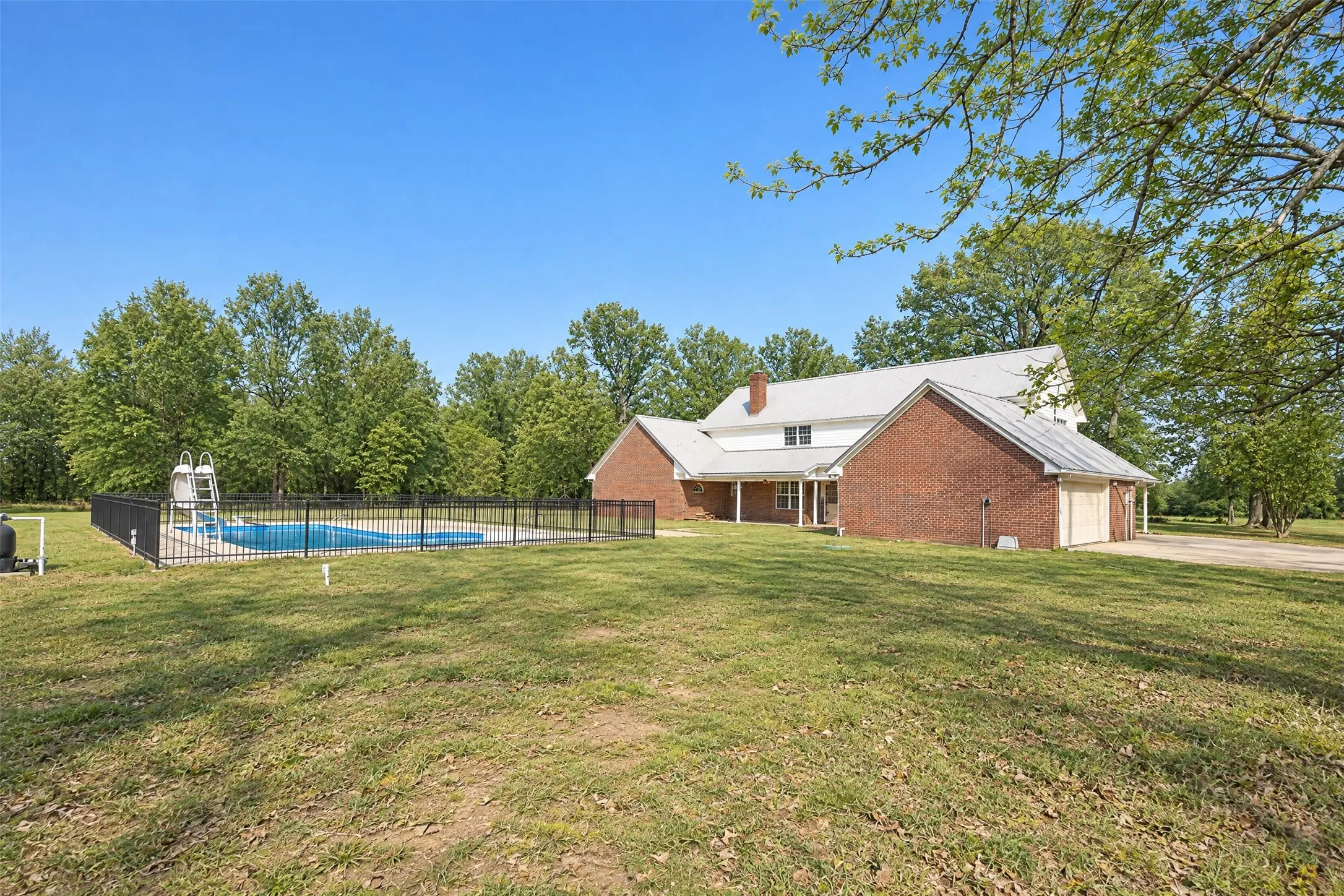Single Family Residence For Sale in Bowie County , 2735 Daniels Chapel Road, New Boston, Texas 75570, 6 Bedroom, 4 Bathroom, 2 Garage spaces, 4,276 Sqft, built in 1996, mls#21333077, Real Estate Agent in New Boston, Homes For Sale in Bowie county, Homes For Sale in New Boston, Realtor in New Boston Texas, Real Estate Brokerage Independent Realty Texas, Luminita Cordes Realtor