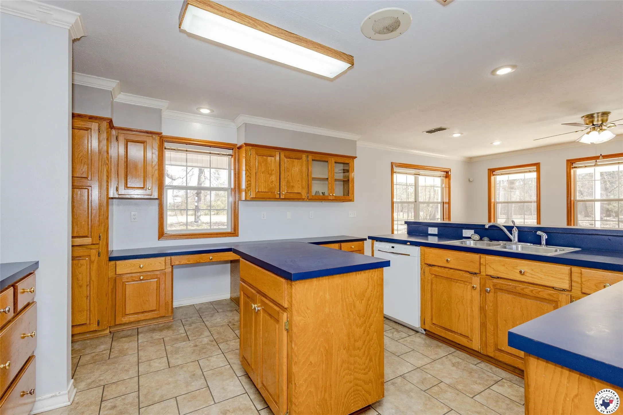 Single Family Residence For Sale in Bowie County , 2735 Daniels Chapel Road, New Boston, Texas 75570, 6 Bedroom, 4 Bathroom, 2 Garage spaces, 4,276 Sqft, built in 1996, mls#21333077, Real Estate Agent in New Boston, Homes For Sale in Bowie county, Homes For Sale in New Boston, Realtor in New Boston Texas, Real Estate Brokerage Independent Realty Texas, Luminita Cordes Realtor