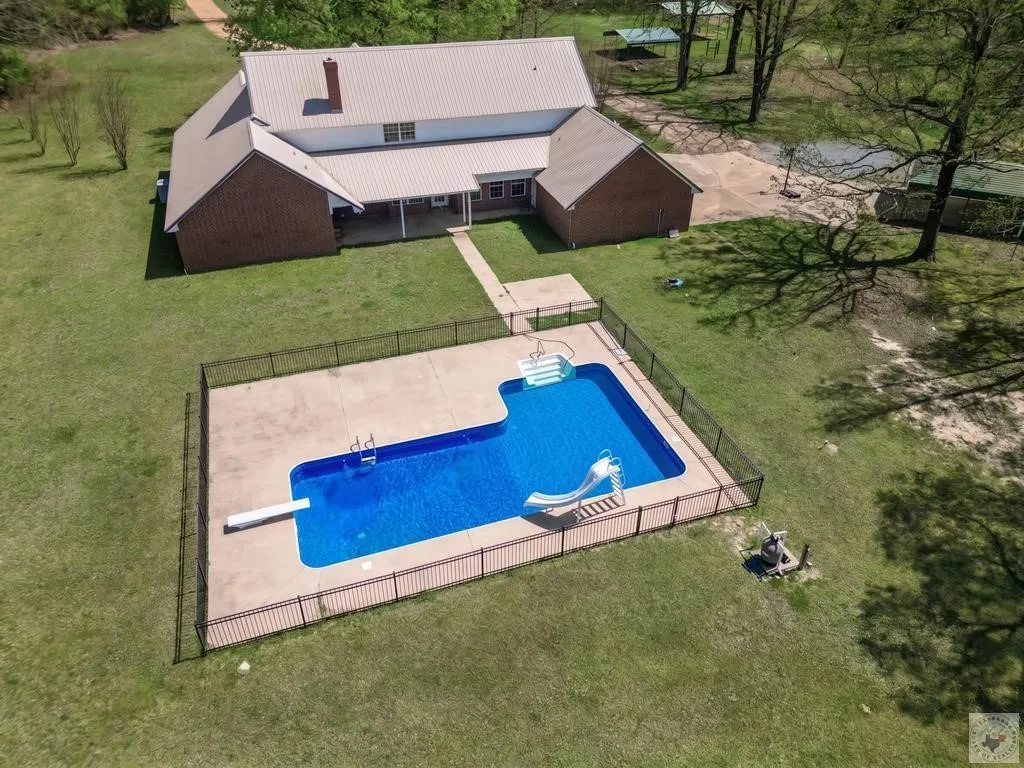 Single Family Residence For Sale in Bowie County , 2735 Daniels Chapel Road, New Boston, Texas 75570, 6 Bedroom, 4 Bathroom, 2 Garage spaces, 4,276 Sqft, built in 1996, mls#21333077, Real Estate Agent in New Boston, Homes For Sale in Bowie county, Homes For Sale in New Boston, Realtor in New Boston Texas, Real Estate Brokerage Independent Realty Texas, Luminita Cordes Realtor