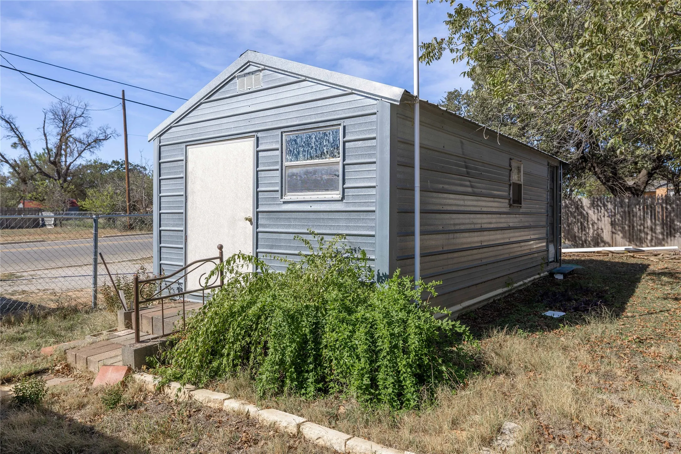 Single Family Residence For Sale in Brown County , 2609 Coggin Avenue, Brownwood, Texas 76801, 3 Bedroom, 2 Bathroom, Garage spaces, 1,616 Sqft, built in 0, mls#21329669, Real Estate Agent in Brownwood, Homes For Sale in Brown county, Homes For Sale in Brownwood, Realtor in Brownwood Texas, Real Estate Brokerage Independent Realty Texas, Luminita Cordes Realtor