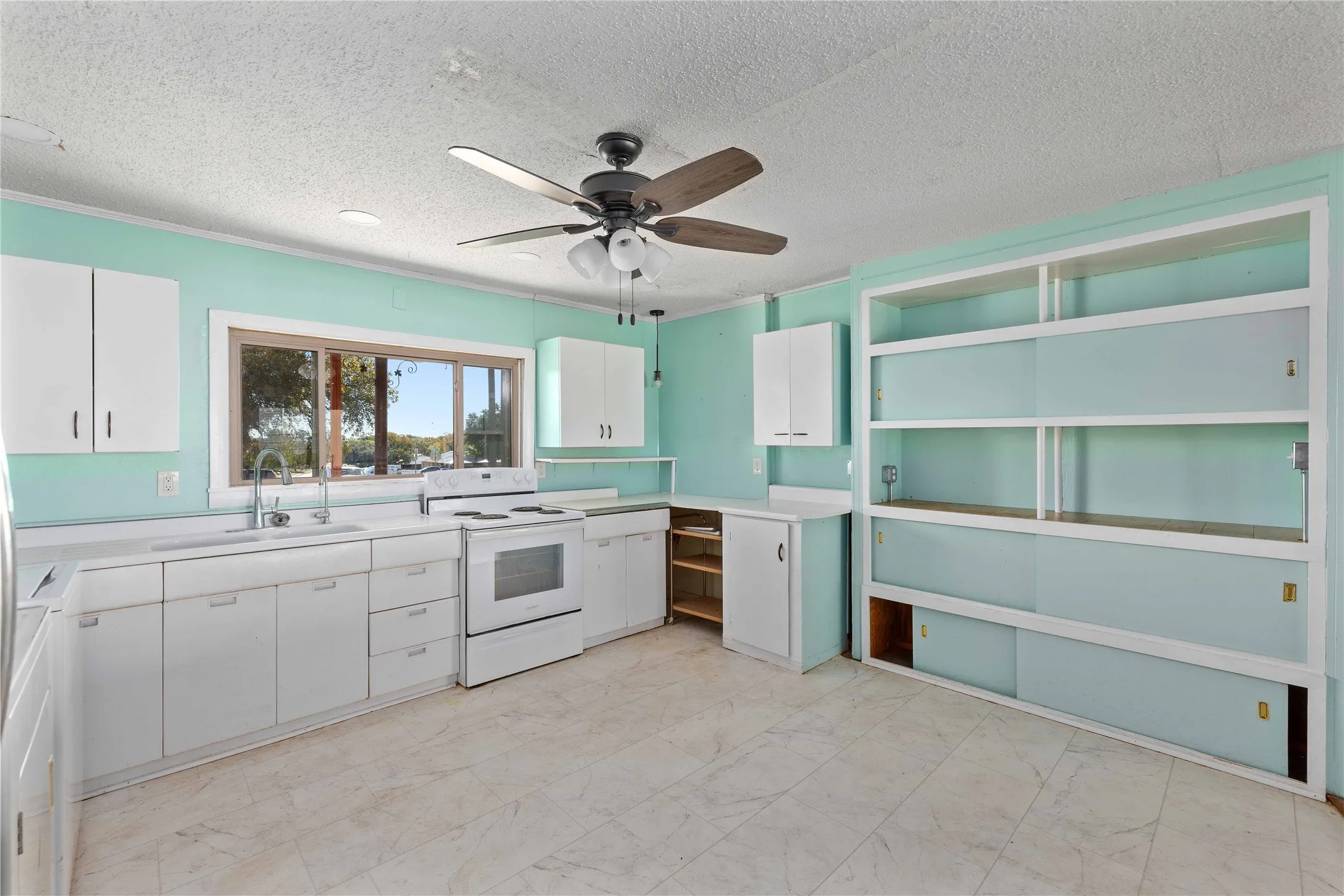 Single Family Residence For Sale in Brown County , 2609 Coggin Avenue, Brownwood, Texas 76801, 3 Bedroom, 2 Bathroom, Garage spaces, 1,616 Sqft, built in 0, mls#21329669, Real Estate Agent in Brownwood, Homes For Sale in Brown county, Homes For Sale in Brownwood, Realtor in Brownwood Texas, Real Estate Brokerage Independent Realty Texas, Luminita Cordes Realtor