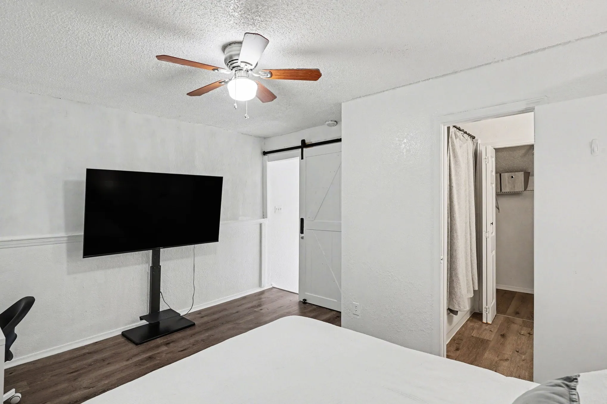 Condominium For Sale in Tarrant County , 2304 Balsam Drive E203, Arlington, Texas 76006, 2 Bedrooms, 2 Bathrooms, Garage spaces, 1,032 Sqft, built in 1981, Price $140,000, mls#21329582, Real Estate Agent in Arlington, Homes For Sale in Tarrant county, Homes For Sale in Arlington, Realtor in Arlington Texas, Real Estate Brokerage Independent Realty Texas, Luminita Cordes Realtor