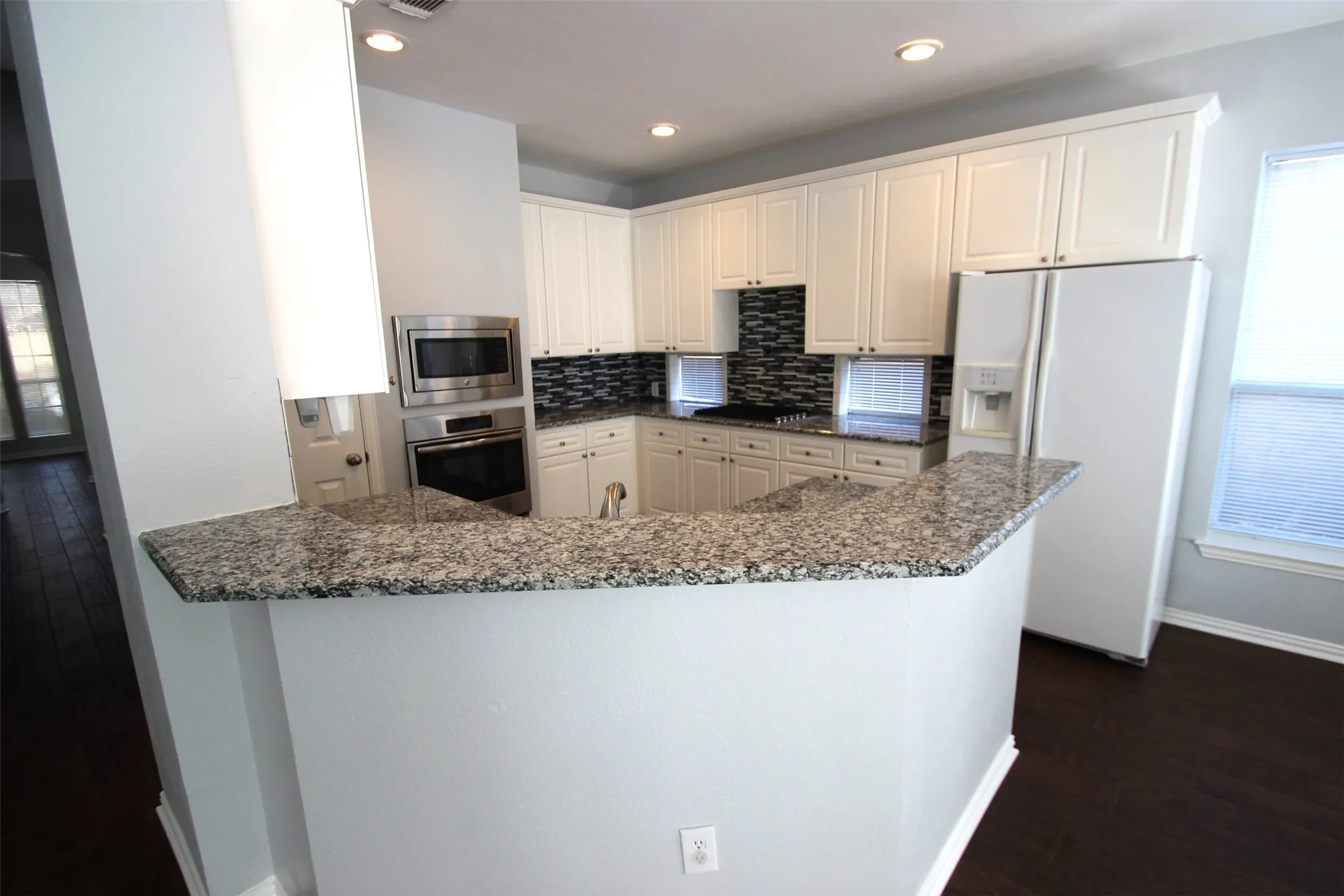 Single Family Residence For Rent in Collin County , 18620 Gibbons Drive, Dallas, Texas 75287, 3 Bedroom, 3 Bathroom, 2 Garage spaces, 2,630 Sqft, built in 1996, mls#21333101, Real Estate Agent in Dallas, Homes For Rent in Collin county, Homes For Rent in Dallas, Realtor in Dallas Texas, Real Estate Brokerage Independent Realty Texas, Luminita Cordes Realtor