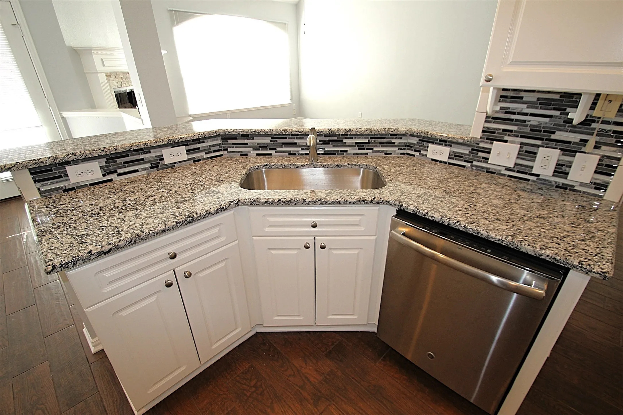 Single Family Residence For Rent in Collin County , 18620 Gibbons Drive, Dallas, Texas 75287, 3 Bedroom, 3 Bathroom, 2 Garage spaces, 2,630 Sqft, built in 1996, mls#21333101, Real Estate Agent in Dallas, Homes For Rent in Collin county, Homes For Rent in Dallas, Realtor in Dallas Texas, Real Estate Brokerage Independent Realty Texas, Luminita Cordes Realtor