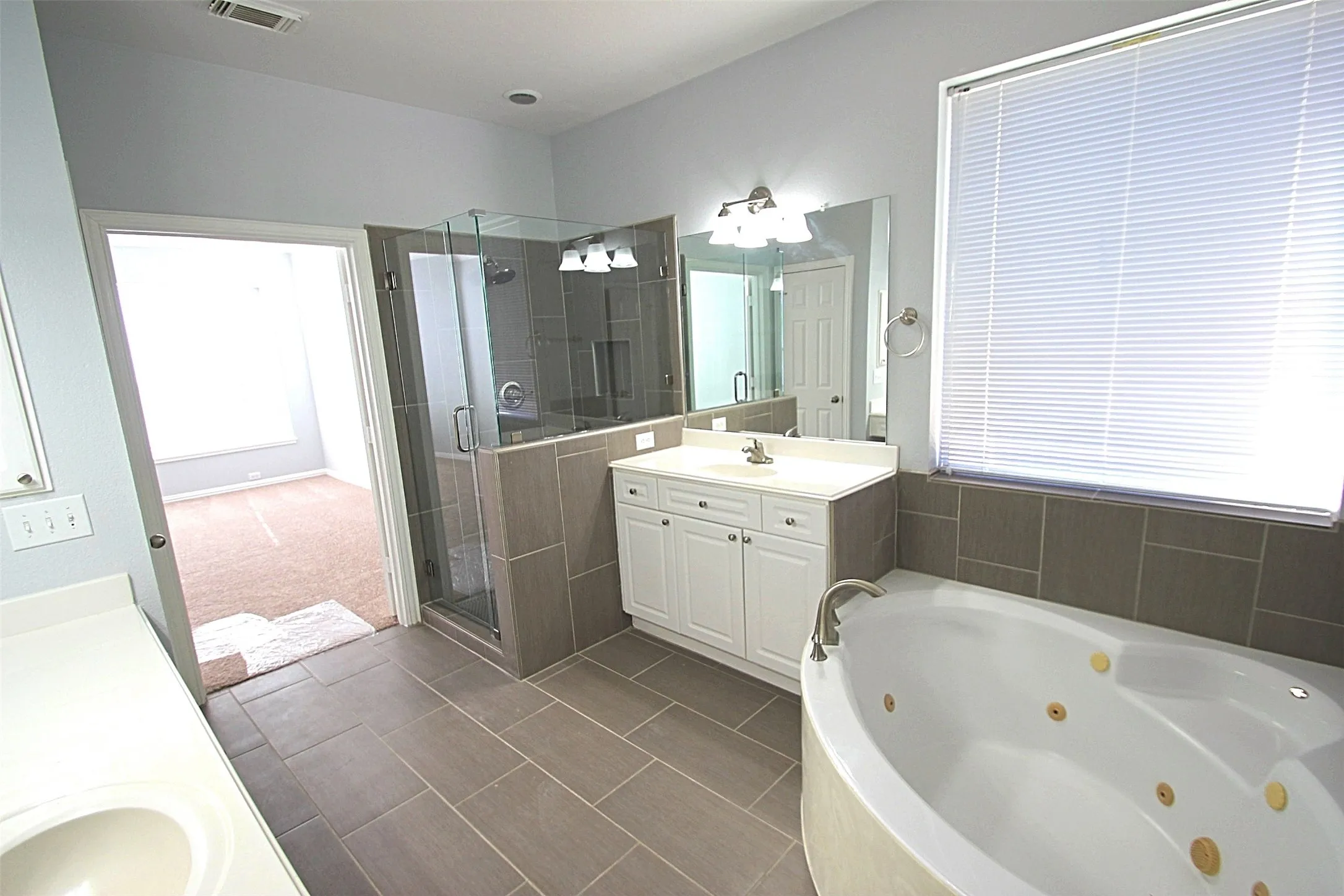 Single Family Residence For Rent in Collin County , 18620 Gibbons Drive, Dallas, Texas 75287, 3 Bedroom, 3 Bathroom, 2 Garage spaces, 2,630 Sqft, built in 1996, mls#21333101, Real Estate Agent in Dallas, Homes For Rent in Collin county, Homes For Rent in Dallas, Realtor in Dallas Texas, Real Estate Brokerage Independent Realty Texas, Luminita Cordes Realtor