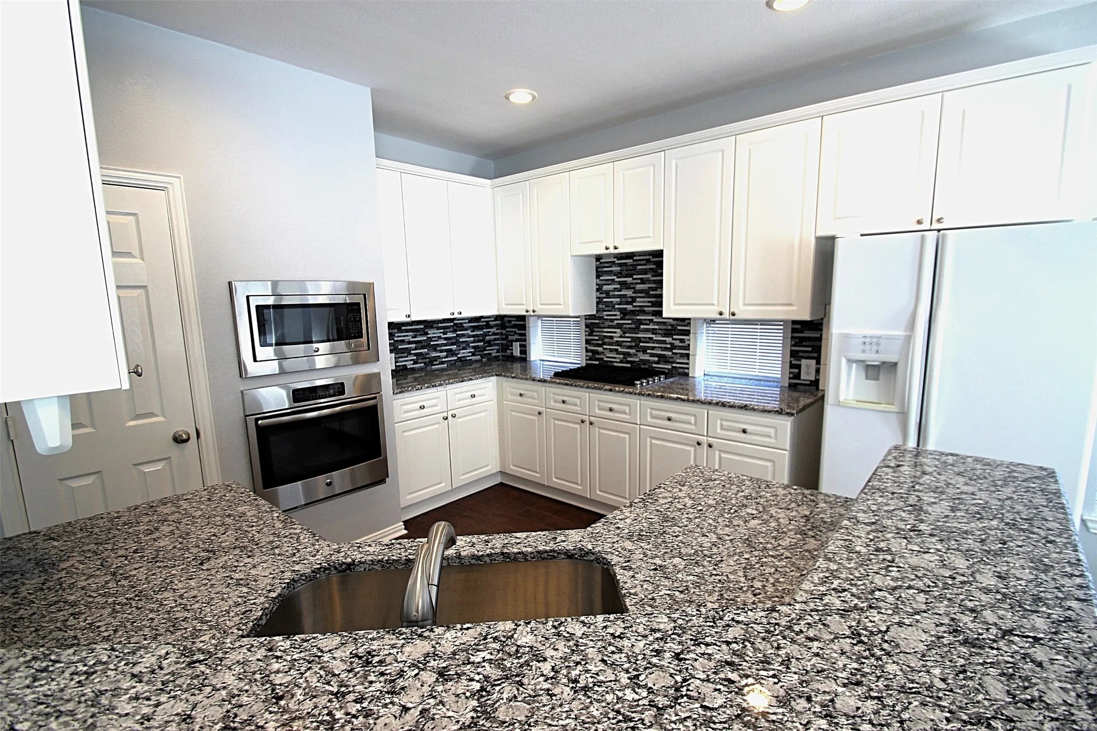 Single Family Residence For Rent in Collin County , 18620 Gibbons Drive, Dallas, Texas 75287, 3 Bedroom, 3 Bathroom, 2 Garage spaces, 2,630 Sqft, built in 1996, mls#21333101, Real Estate Agent in Dallas, Homes For Rent in Collin county, Homes For Rent in Dallas, Realtor in Dallas Texas, Real Estate Brokerage Independent Realty Texas, Luminita Cordes Realtor
