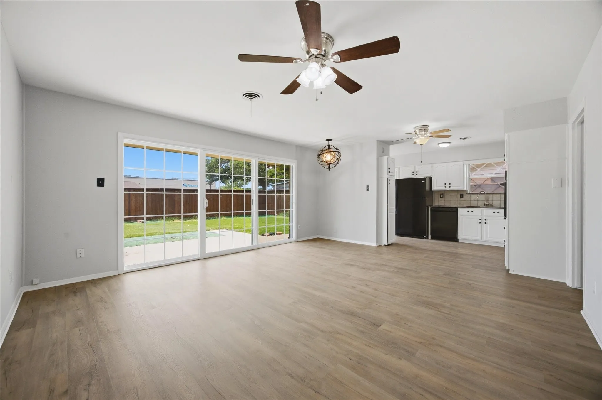 Single Family Residence For Sale in Dallas County , 2210 Fairfax Drive, Irving, Texas 75060, 3 Bedroom, 2 Bathroom, 2 Garage spaces, 1,162 Sqft, built in 1961, mls#21322681, Real Estate Agent in Irving, Homes For Sale in Dallas county, Homes For Sale in Irving, Realtor in Irving Texas, Real Estate Brokerage Independent Realty Texas, Luminita Cordes Realtor