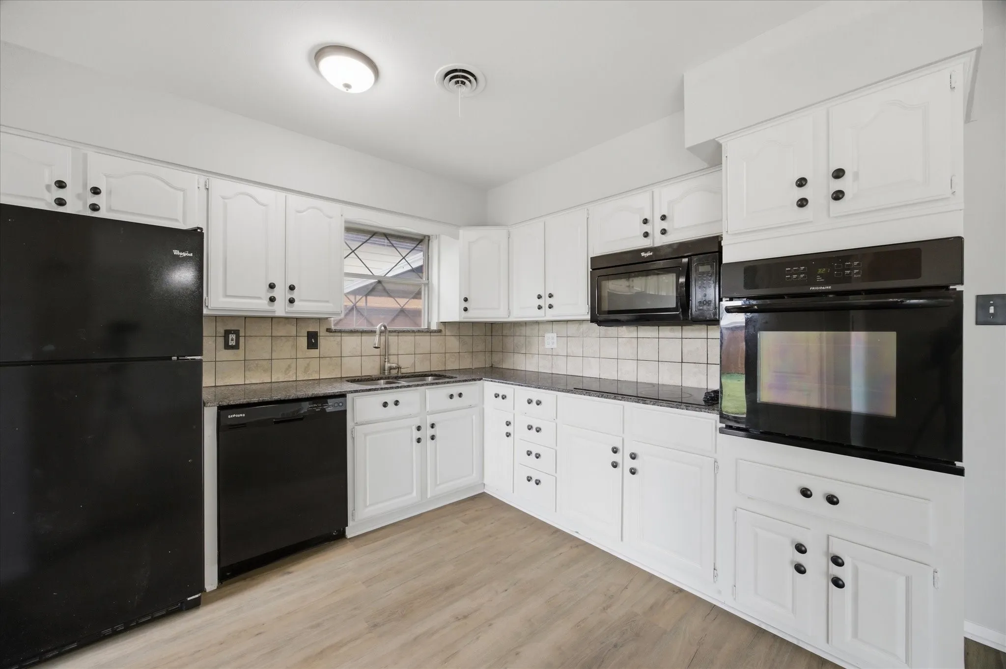 Single Family Residence For Sale in Dallas County , 2210 Fairfax Drive, Irving, Texas 75060, 3 Bedroom, 2 Bathroom, 2 Garage spaces, 1,162 Sqft, built in 1961, mls#21322681, Real Estate Agent in Irving, Homes For Sale in Dallas county, Homes For Sale in Irving, Realtor in Irving Texas, Real Estate Brokerage Independent Realty Texas, Luminita Cordes Realtor