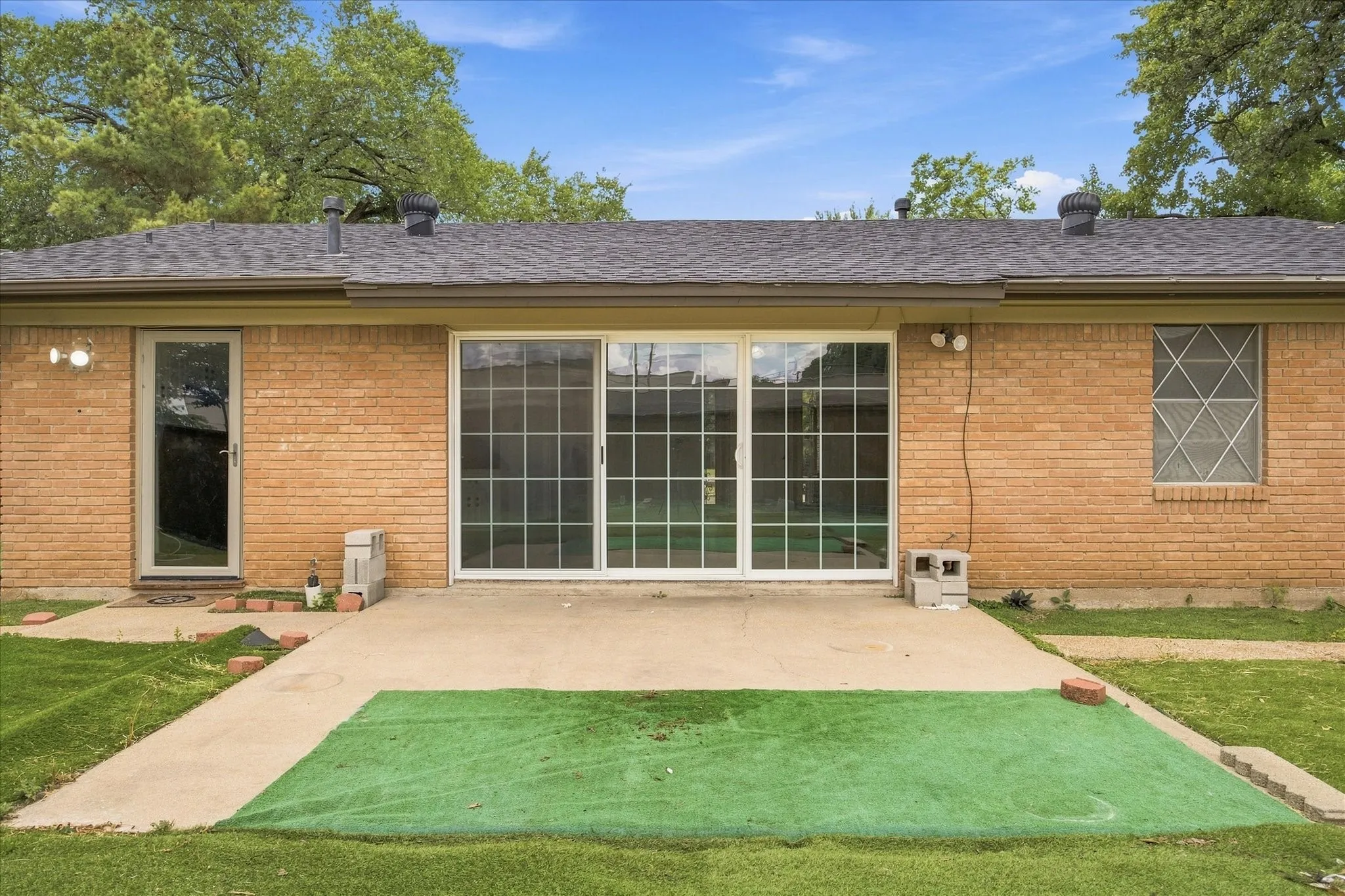 Single Family Residence For Sale in Dallas County , 2210 Fairfax Drive, Irving, Texas 75060, 3 Bedroom, 2 Bathroom, 2 Garage spaces, 1,162 Sqft, built in 1961, mls#21322681, Real Estate Agent in Irving, Homes For Sale in Dallas county, Homes For Sale in Irving, Realtor in Irving Texas, Real Estate Brokerage Independent Realty Texas, Luminita Cordes Realtor
