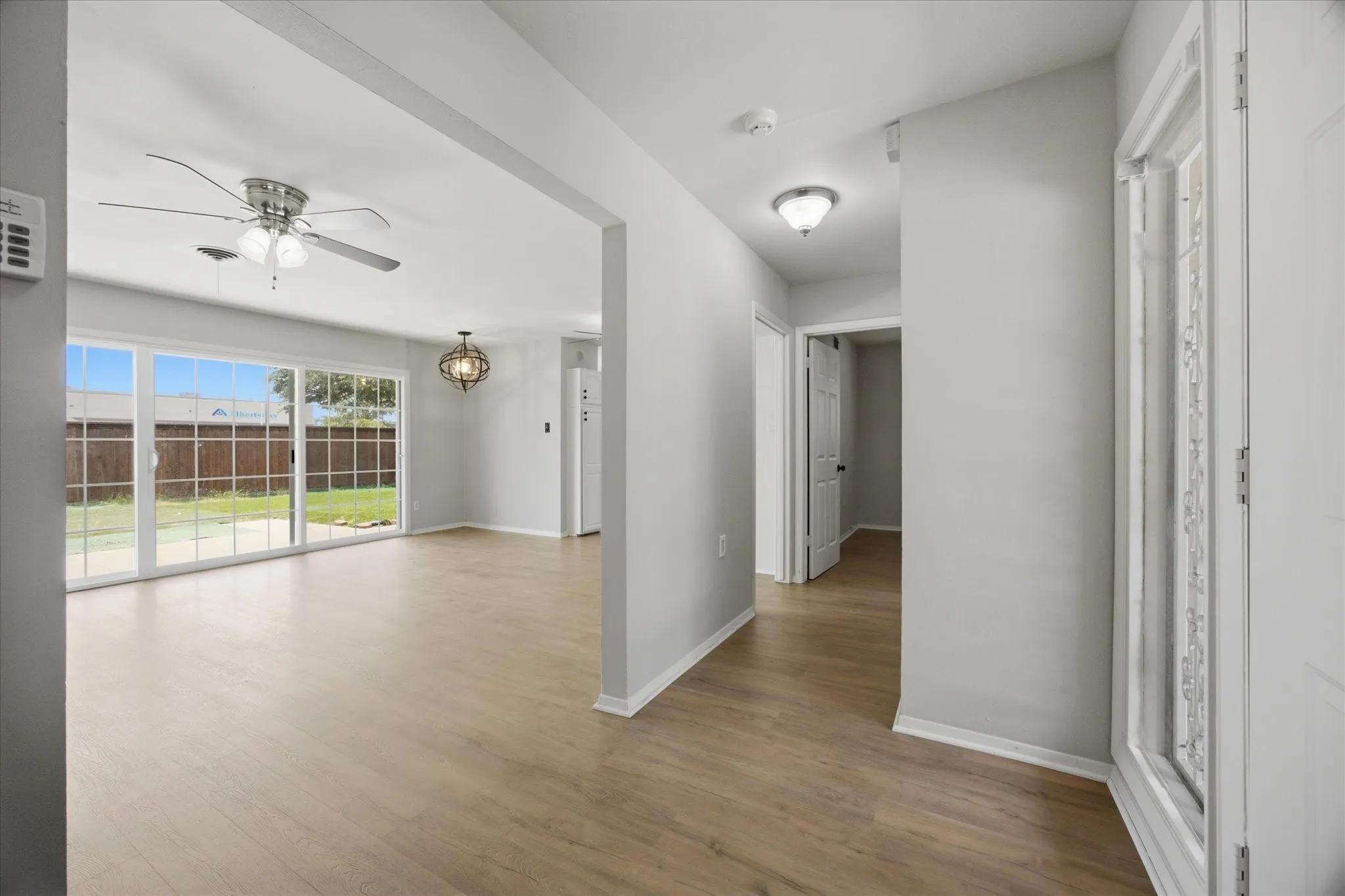 Single Family Residence For Sale in Dallas County , 2210 Fairfax Drive, Irving, Texas 75060, 3 Bedroom, 2 Bathroom, 2 Garage spaces, 1,162 Sqft, built in 1961, mls#21322681, Real Estate Agent in Irving, Homes For Sale in Dallas county, Homes For Sale in Irving, Realtor in Irving Texas, Real Estate Brokerage Independent Realty Texas, Luminita Cordes Realtor