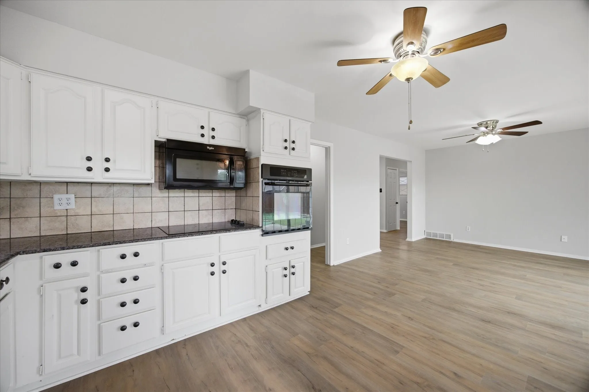 Single Family Residence For Sale in Dallas County , 2210 Fairfax Drive, Irving, Texas 75060, 3 Bedroom, 2 Bathroom, 2 Garage spaces, 1,162 Sqft, built in 1961, mls#21322681, Real Estate Agent in Irving, Homes For Sale in Dallas county, Homes For Sale in Irving, Realtor in Irving Texas, Real Estate Brokerage Independent Realty Texas, Luminita Cordes Realtor