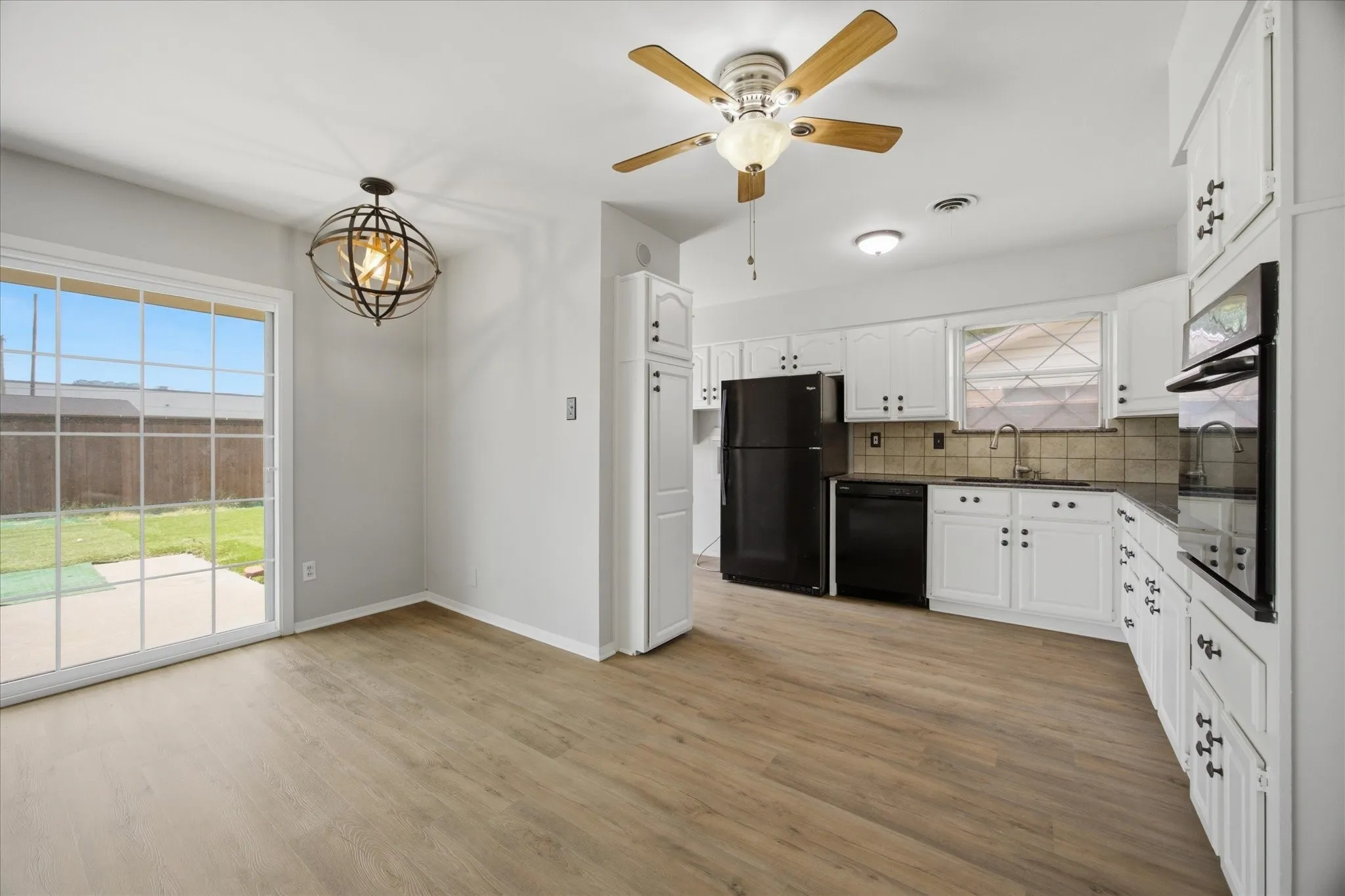 Single Family Residence For Sale in Dallas County , 2210 Fairfax Drive, Irving, Texas 75060, 3 Bedroom, 2 Bathroom, 2 Garage spaces, 1,162 Sqft, built in 1961, mls#21322681, Real Estate Agent in Irving, Homes For Sale in Dallas county, Homes For Sale in Irving, Realtor in Irving Texas, Real Estate Brokerage Independent Realty Texas, Luminita Cordes Realtor