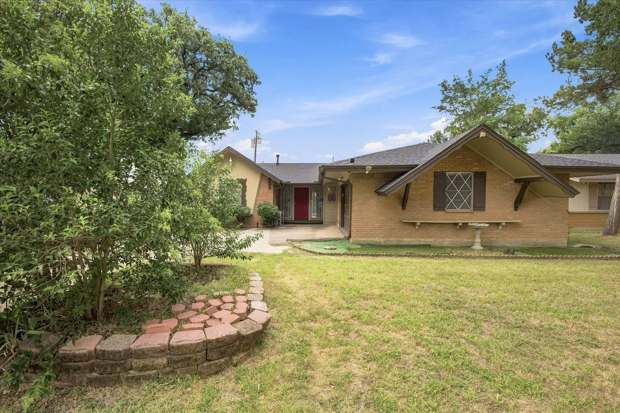 Single Family Residence For Sale in Dallas County , 2210 Fairfax Drive, Irving, Texas 75060, 3 Bedroom, 2 Bathroom, 2 Garage spaces, 1,162 Sqft, built in 1961, mls#21322681, Real Estate Agent in Irving, Homes For Sale in Dallas county, Homes For Sale in Irving, Realtor in Irving Texas, Real Estate Brokerage Independent Realty Texas, Luminita Cordes Realtor