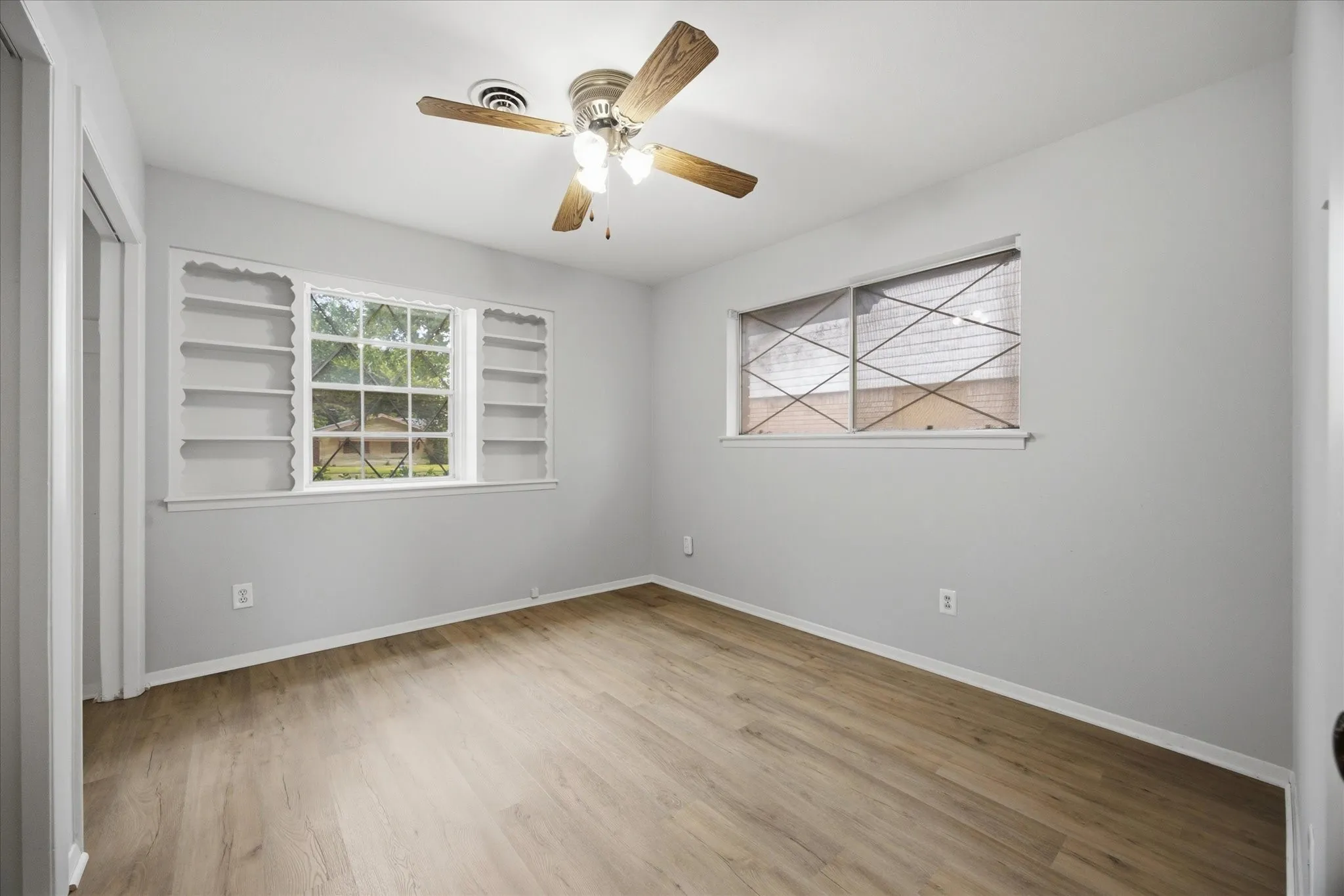 Single Family Residence For Sale in Dallas County , 2210 Fairfax Drive, Irving, Texas 75060, 3 Bedroom, 2 Bathroom, 2 Garage spaces, 1,162 Sqft, built in 1961, mls#21322681, Real Estate Agent in Irving, Homes For Sale in Dallas county, Homes For Sale in Irving, Realtor in Irving Texas, Real Estate Brokerage Independent Realty Texas, Luminita Cordes Realtor
