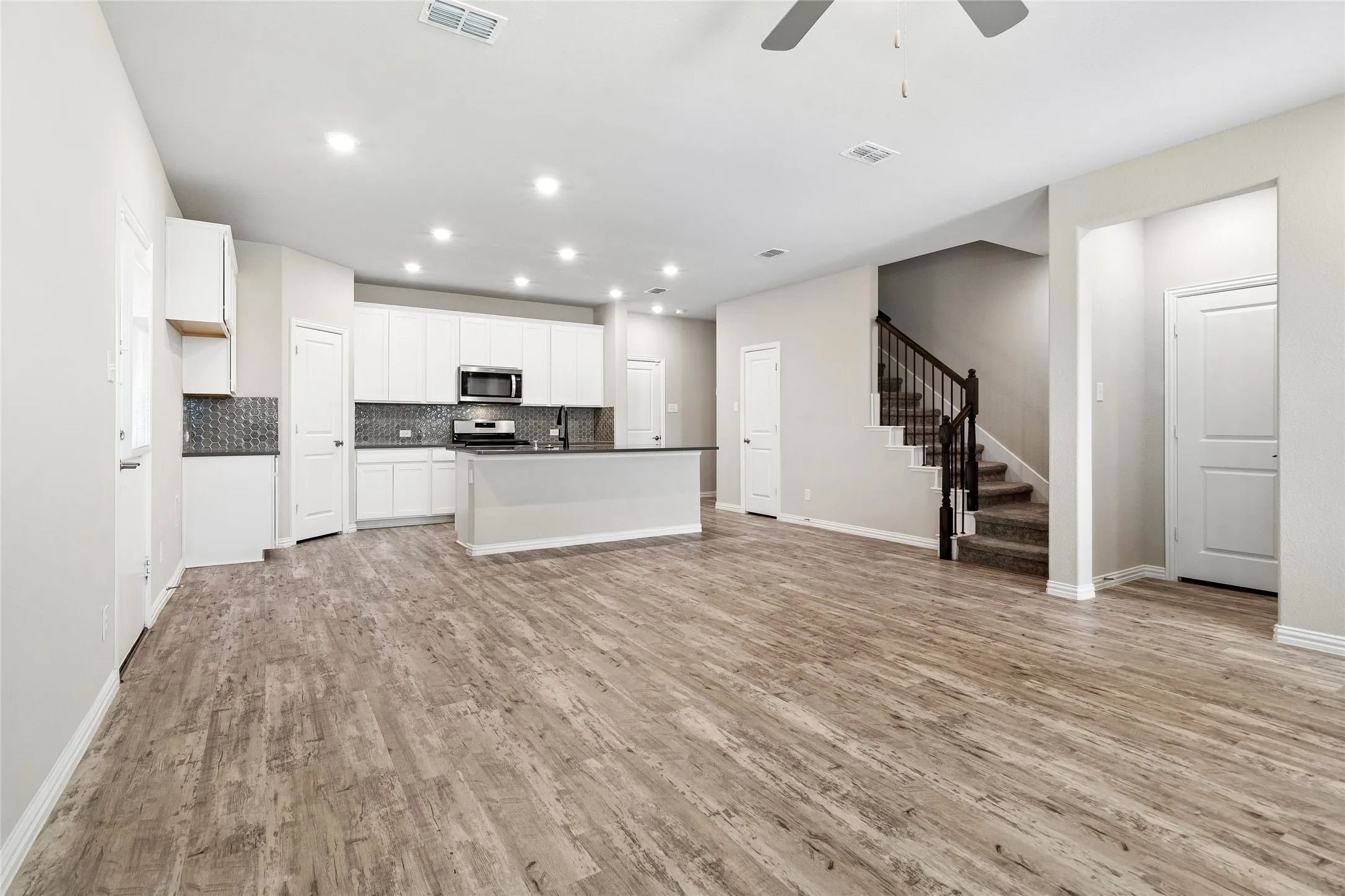 Single Family Residence For Sale in Dallas County , 7526 Ezra Mews, Rowlett, Texas 75089, 3 Bedroom, 3 Bathroom, 2 Garage spaces, 1,894 Sqft, built in 2021, mls#21326813, Real Estate Agent in Rowlett, Homes For Sale in Dallas county, Homes For Sale in Rowlett, Realtor in Rowlett Texas, Real Estate Brokerage Independent Realty Texas, Luminita Cordes Realtor